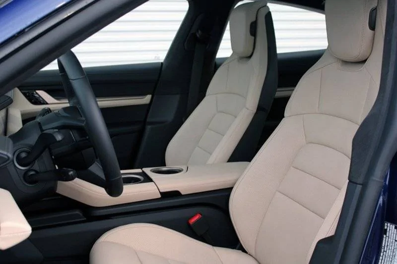 Porsche Taycan GENTIAN BLUE Taycan Club Interior Front Seats