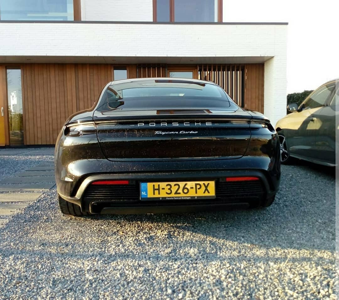 Porsche Taycan BLACK / JET BLACK Taycan Club Black Jet Black Taycan Turbo 1