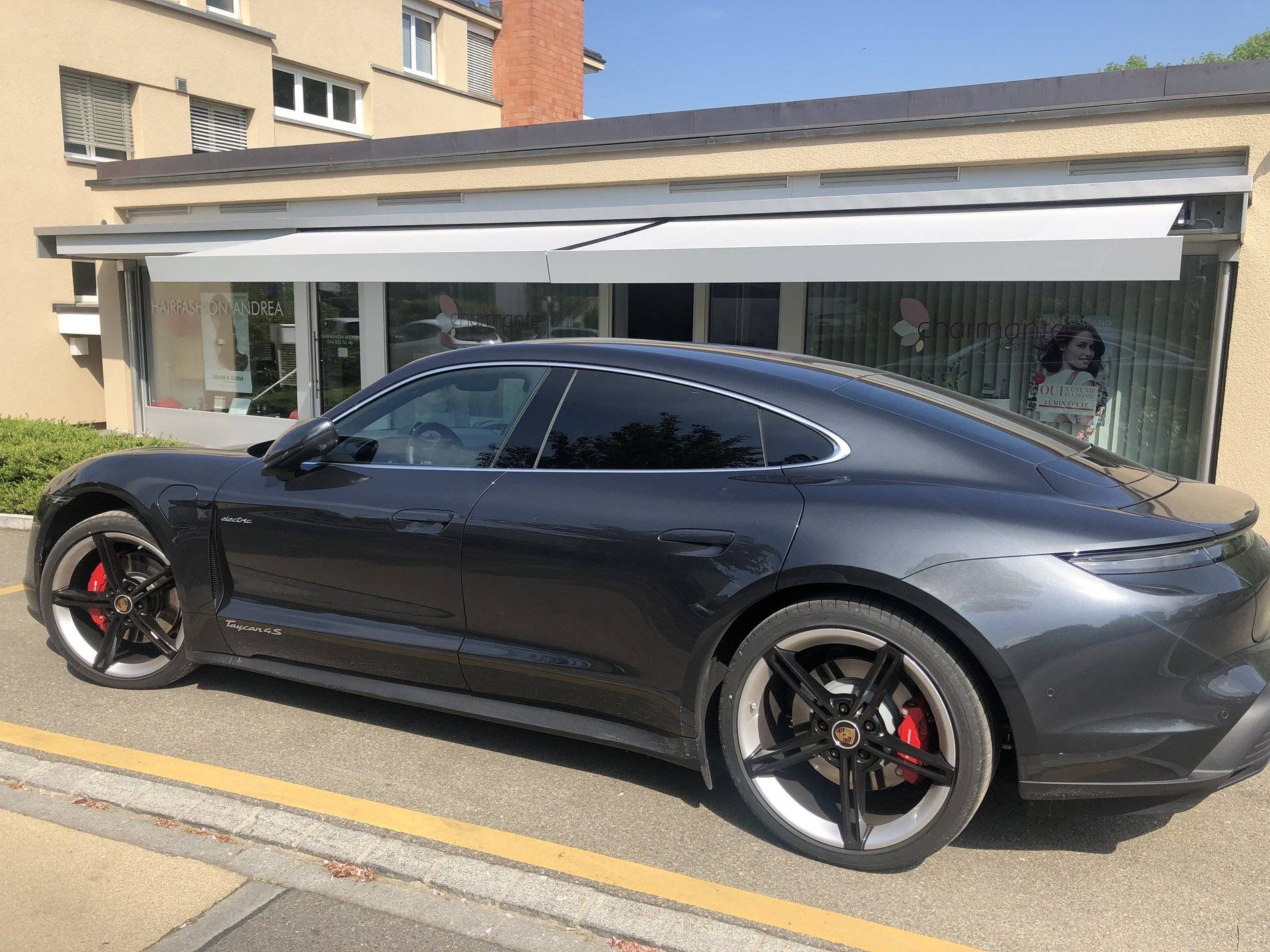 Porsche Taycan 21 inch wheels on 4S IMG_5551