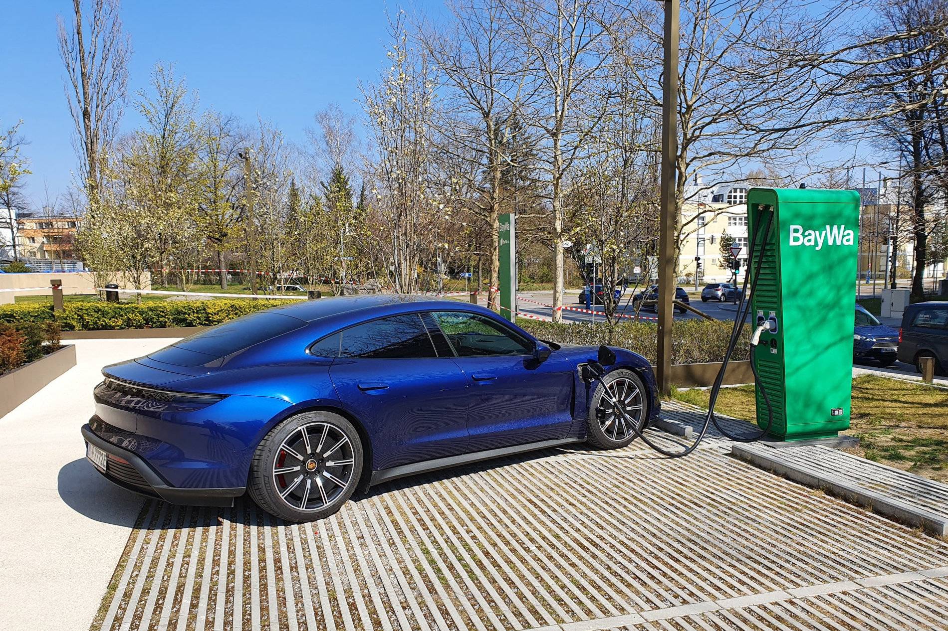 Porsche Taycan My Taycan 4S delivered in Germany T4S_ChargingU