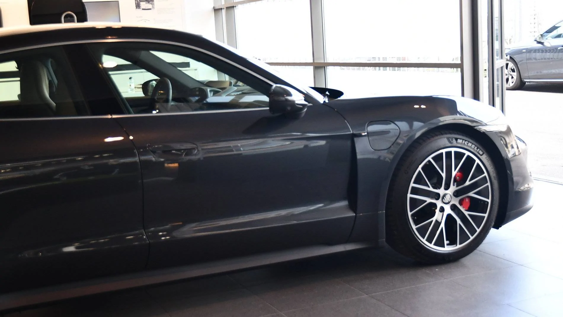 Porsche Taycan VOLCANO GREY Taycan Club 7021EFE3-61E4-411C-89BC-72B6CE293096