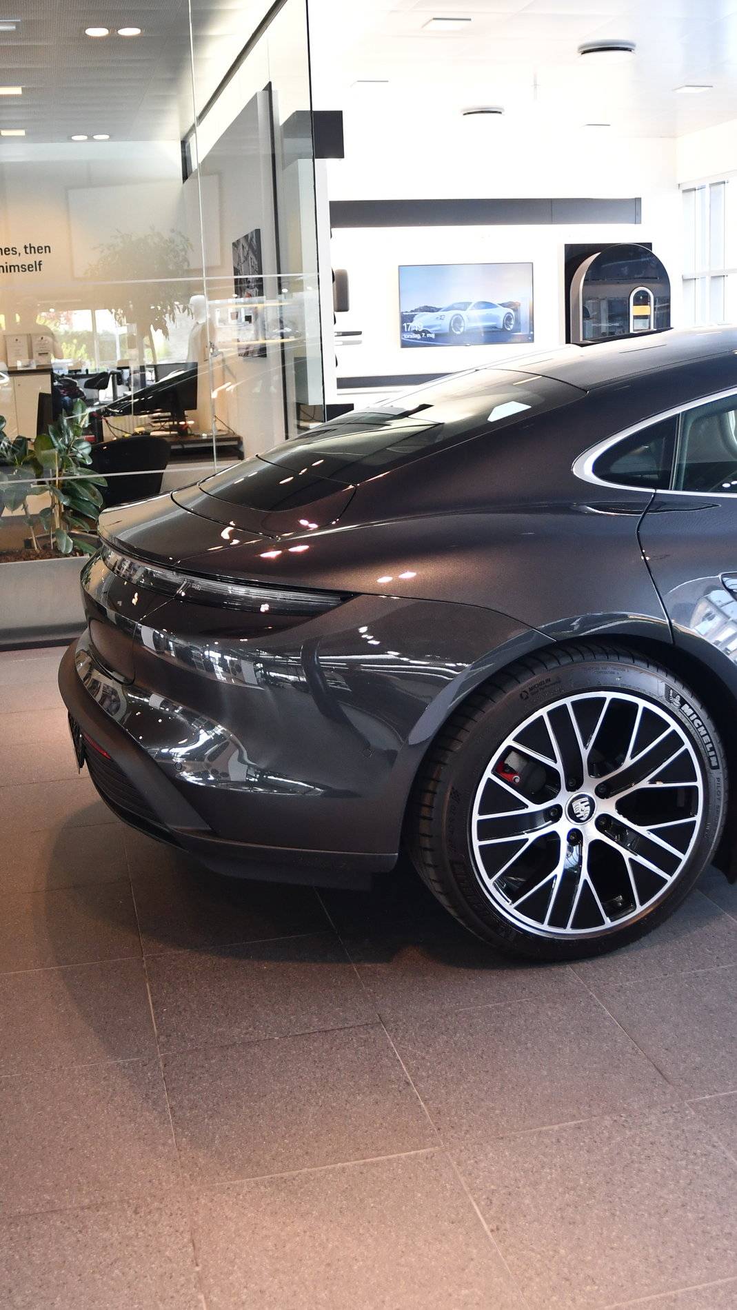 Porsche Taycan VOLCANO GREY Taycan Club 3CB6B37F-0FE2-497E-816C-1B26556C1877