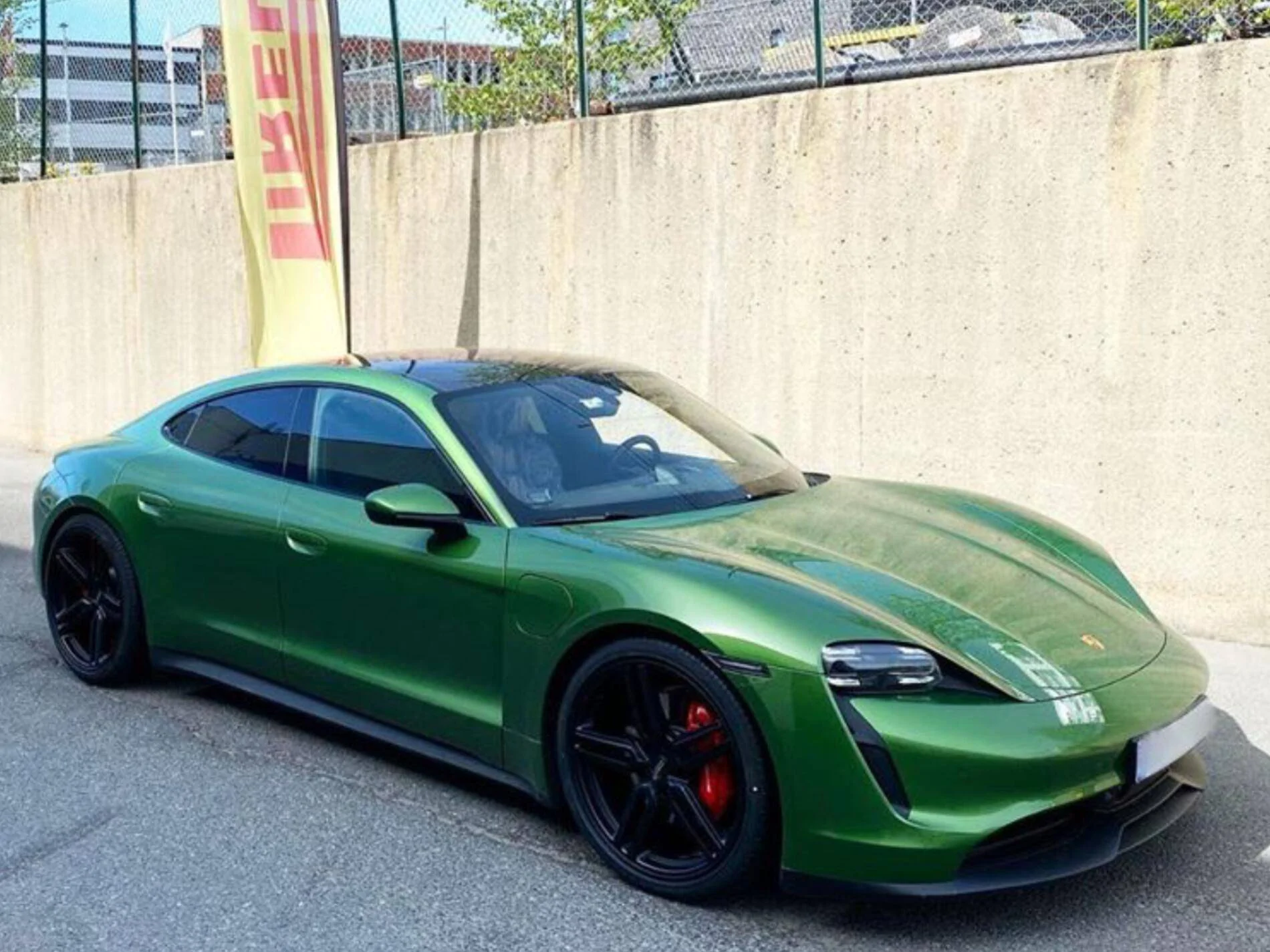 Porsche Taycan MAMBA GREEN Taycan Club IMG_9548