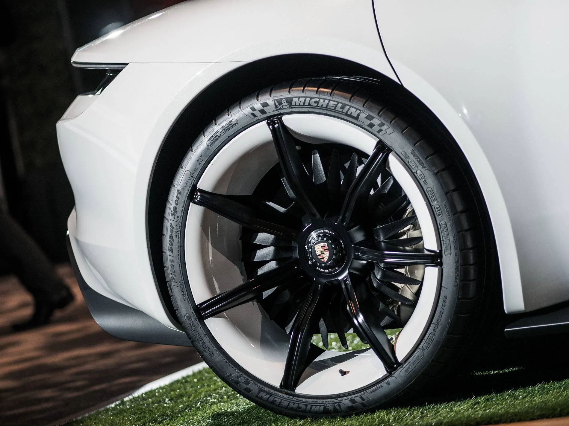 Porsche Taycan 2018 Mission E New York Event EM584533