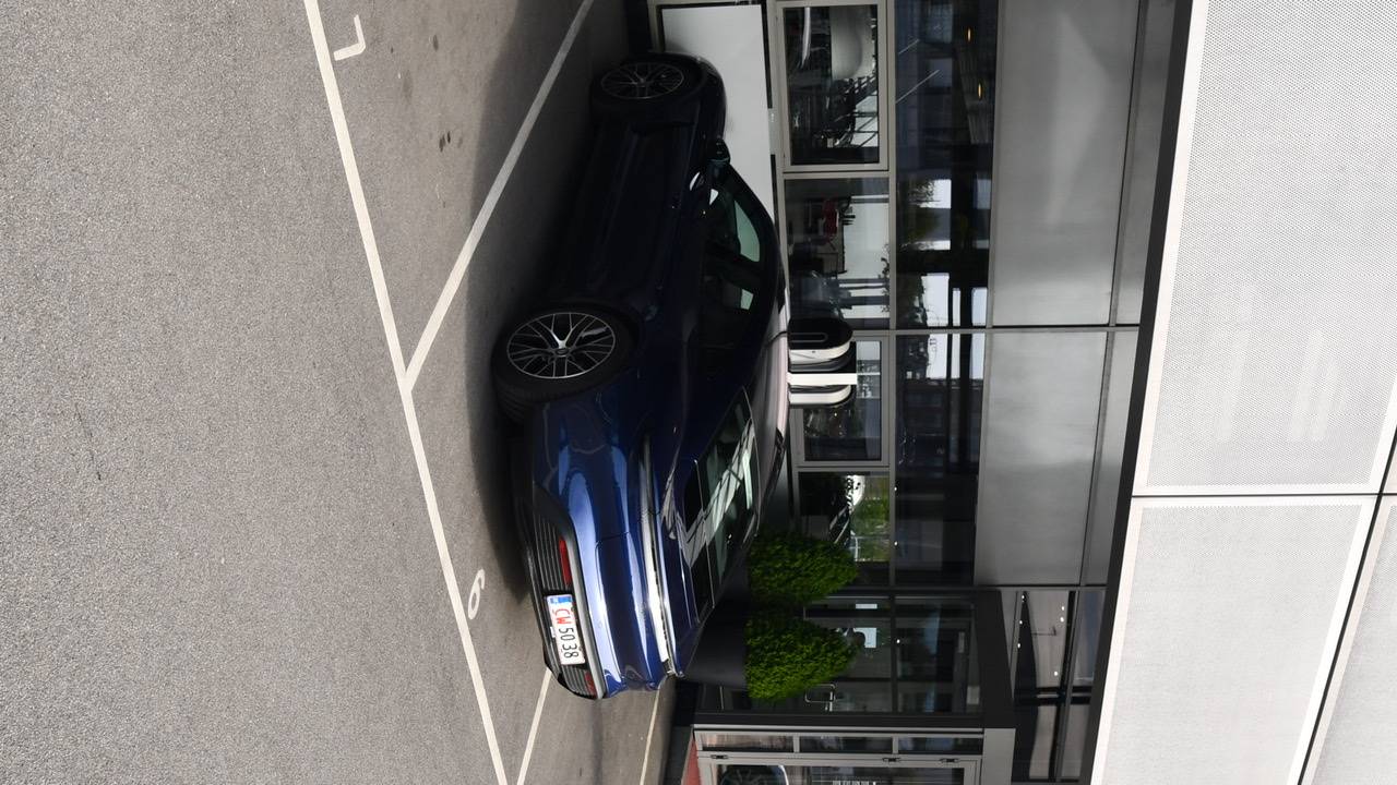 Porsche Taycan GENTIAN BLUE Taycan Club 2496F41C-04D8-4DB4-9338-3AEB09C19F07