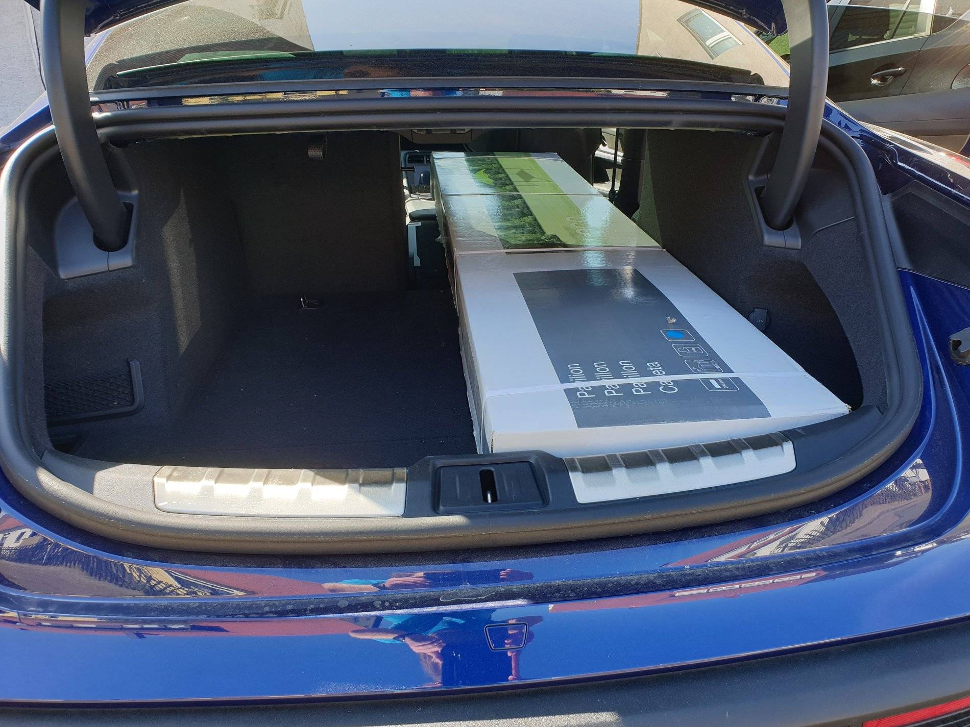 Porsche Taycan Taycan Frunk and Trunk Space Demonstration 50