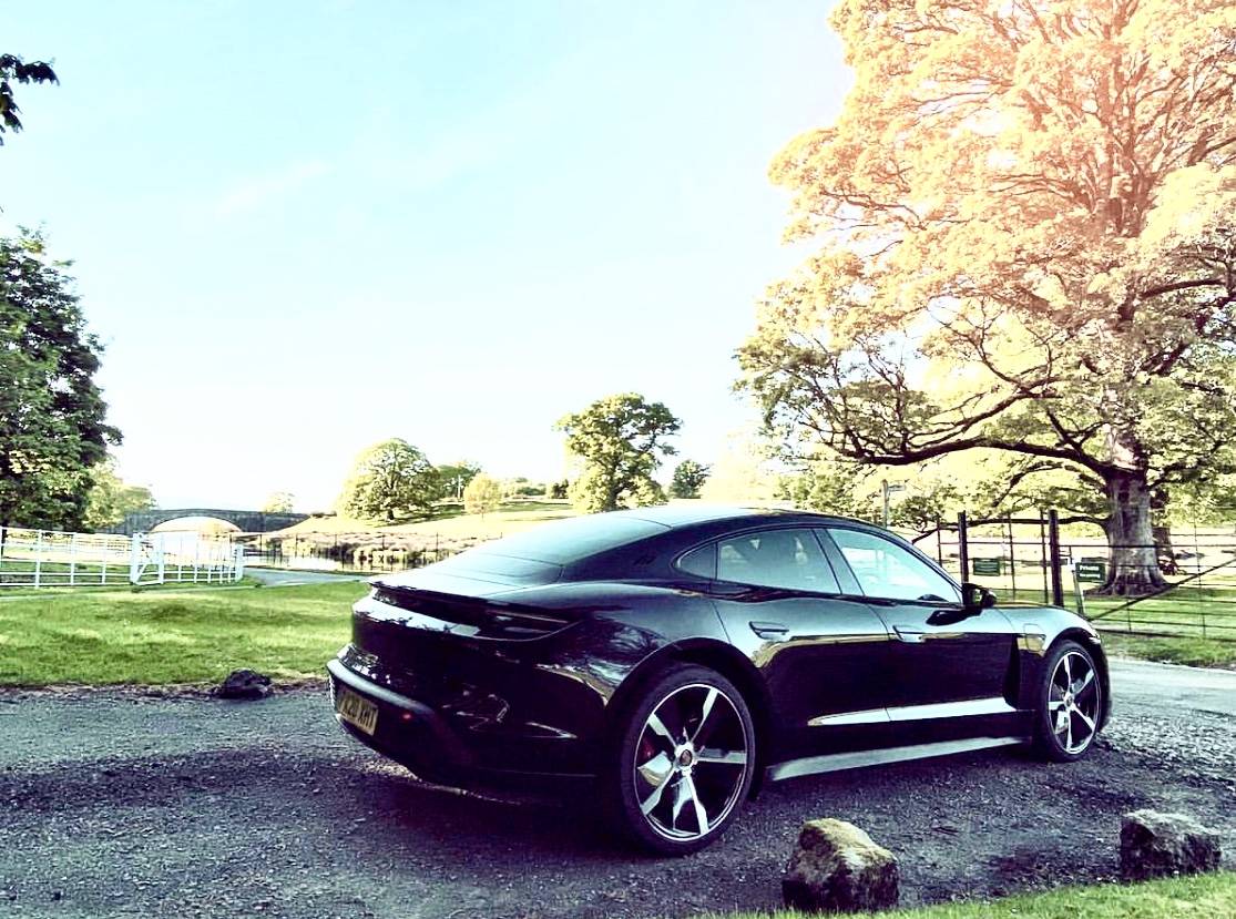 Porsche Taycan BLACK / JET BLACK Taycan Club EE17F856-A648-4AA5-90F5-8D661488367D