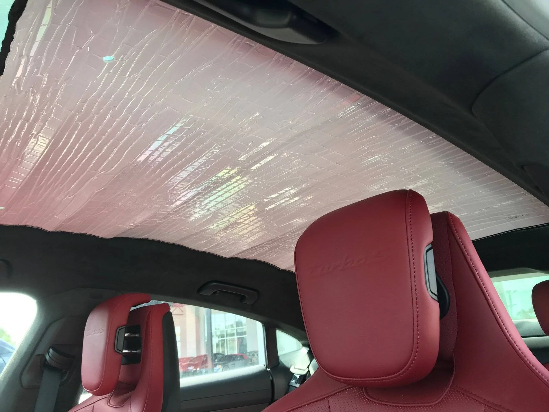 Porsche Taycan Concerns about panoramic roof and sun Sunshield Panoramic roof sunshade in plac