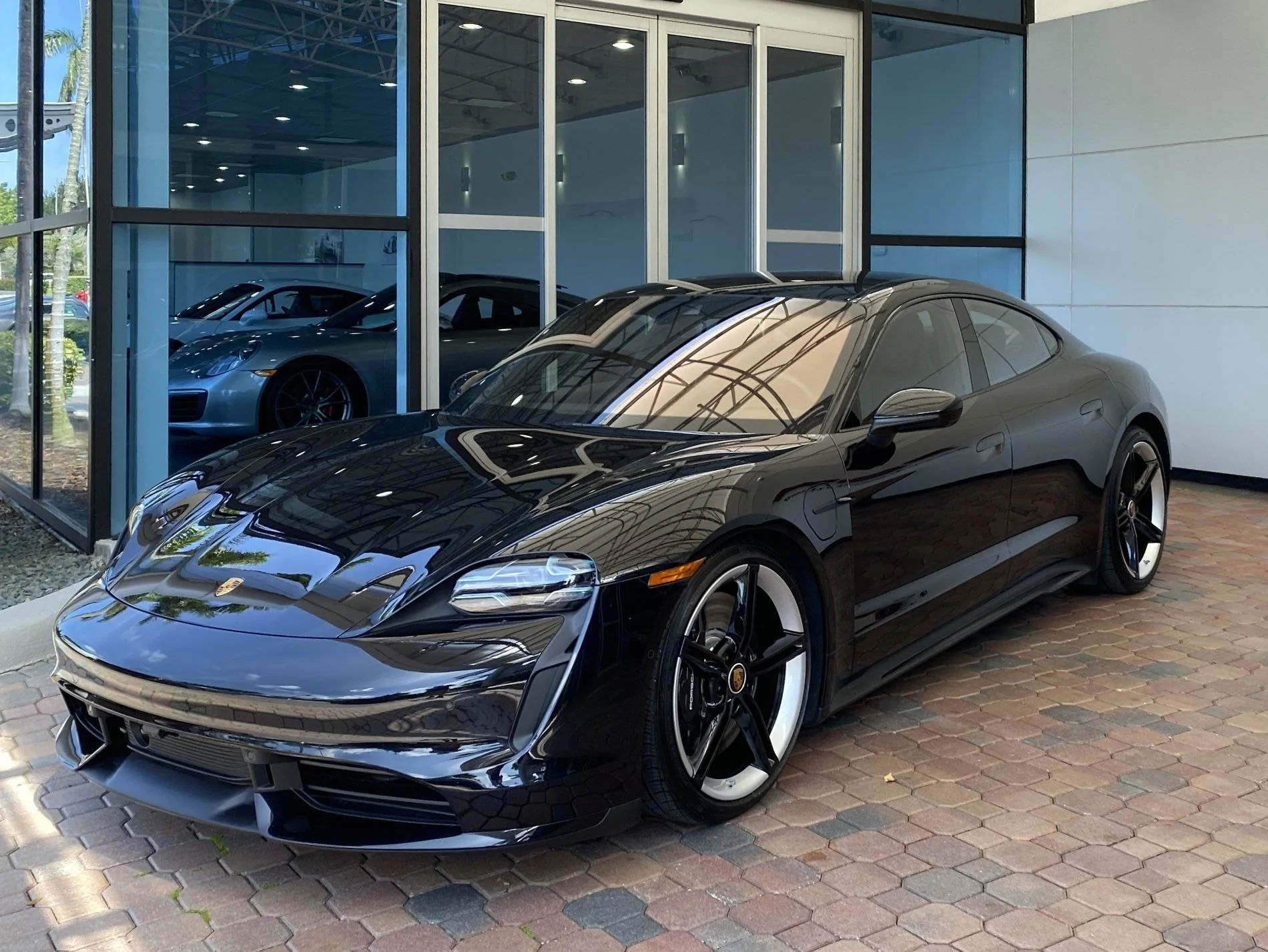 Porsche Taycan BLACK / JET BLACK Taycan Club IMG_2434