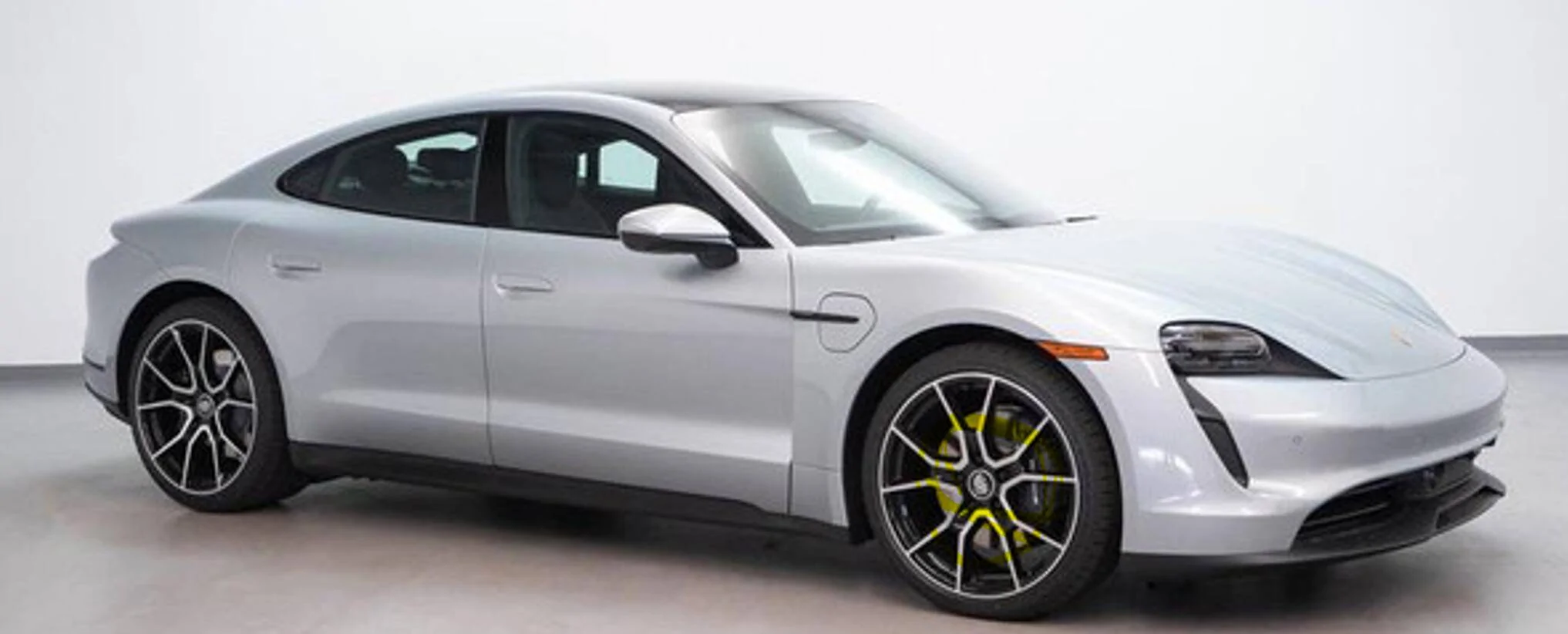 Porsche Taycan DOLOMITE SILVER Taycan Club 1658936767691