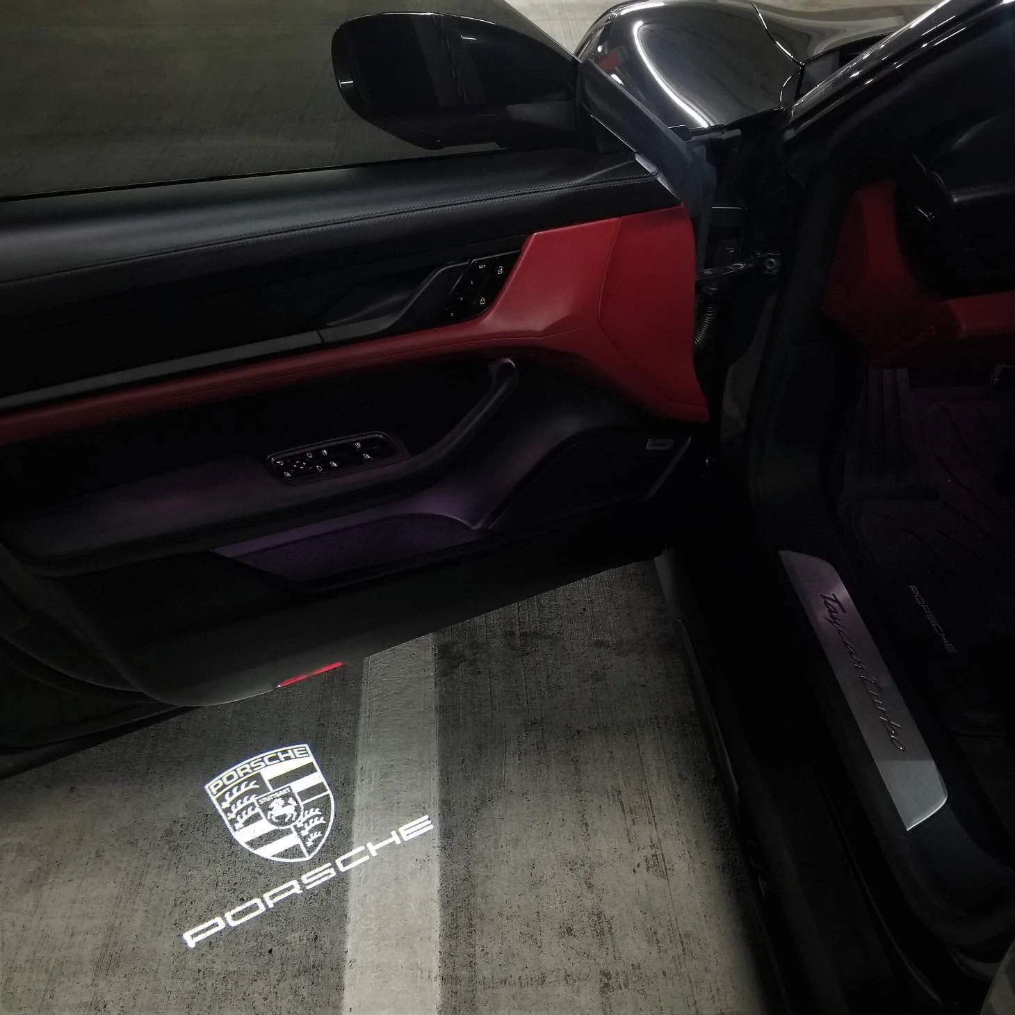 Porsche Taycan Installed puddle lights “Taycan” puddle-light