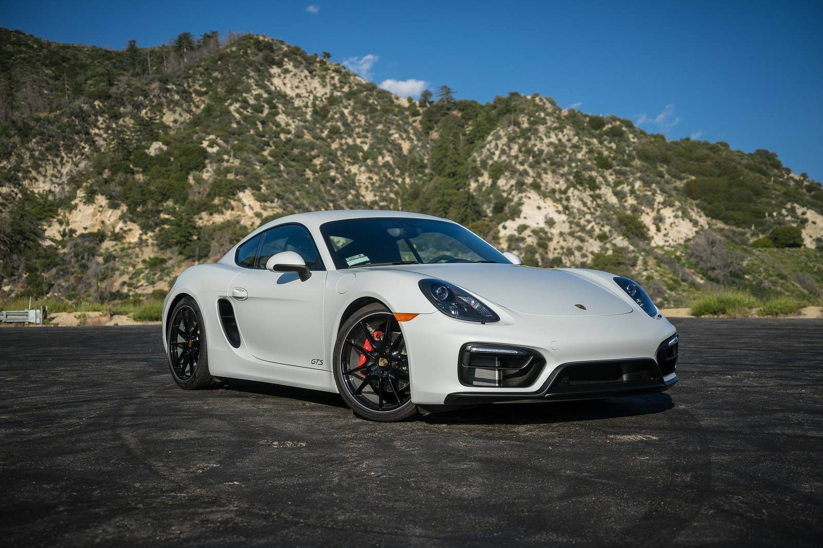 Porsche Taycan Dealing with the front license plate 2022-08-01_09-44-50