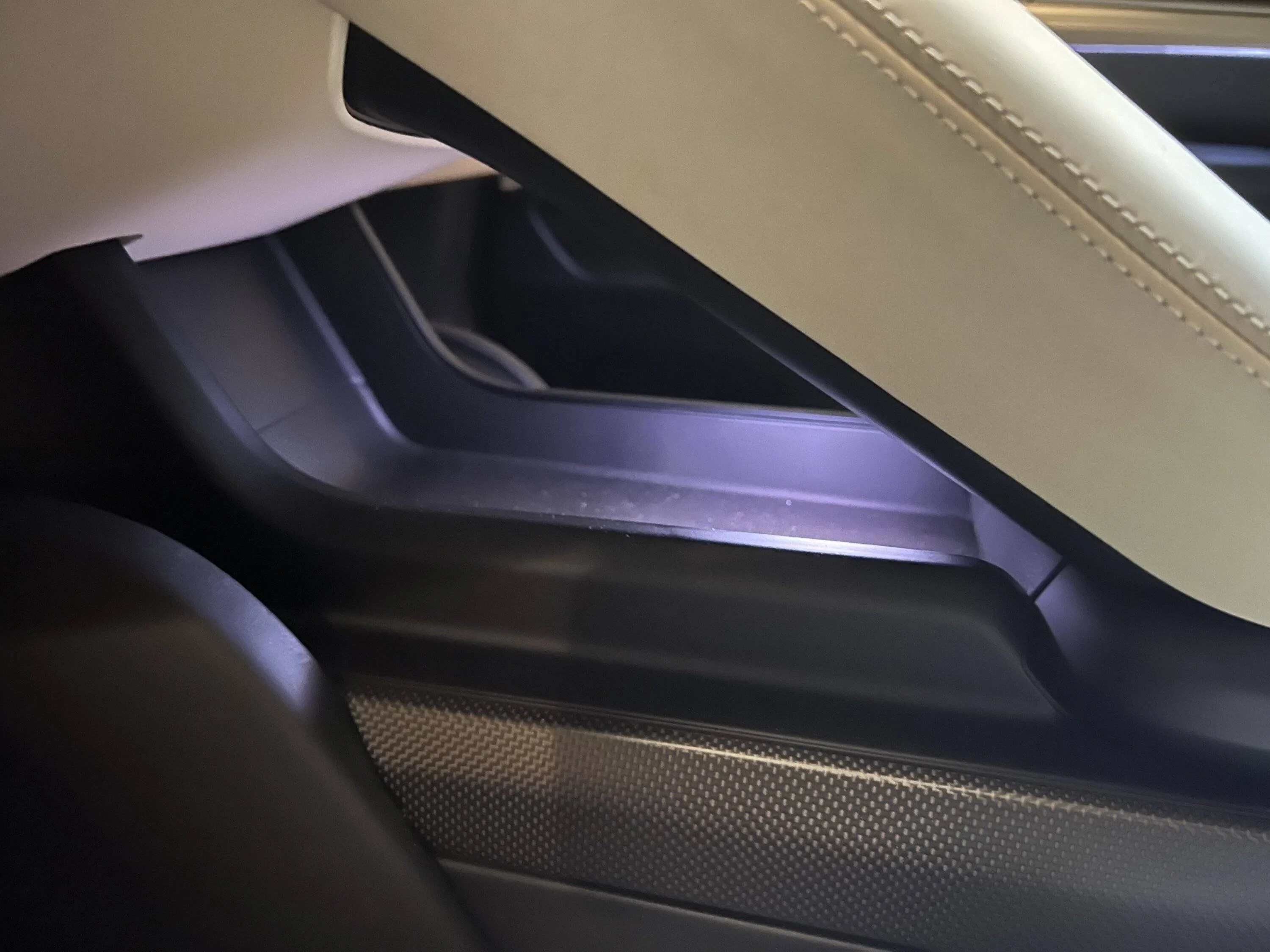 Porsche Taycan 【3】 2022 Taycan ‣ Made Interior Storage Tray 9B7B264D-2E00-4BE8-9BC7-8019C018C025