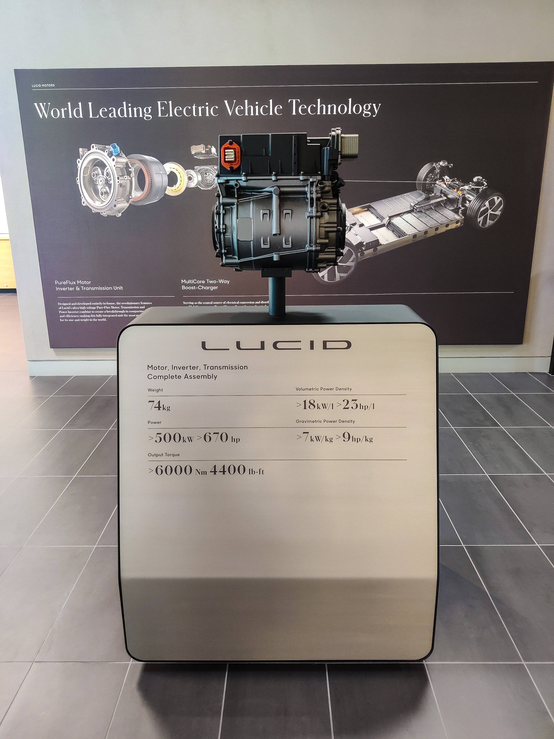 Porsche Taycan Cross shopping w Lucid PSX_20220801_081521