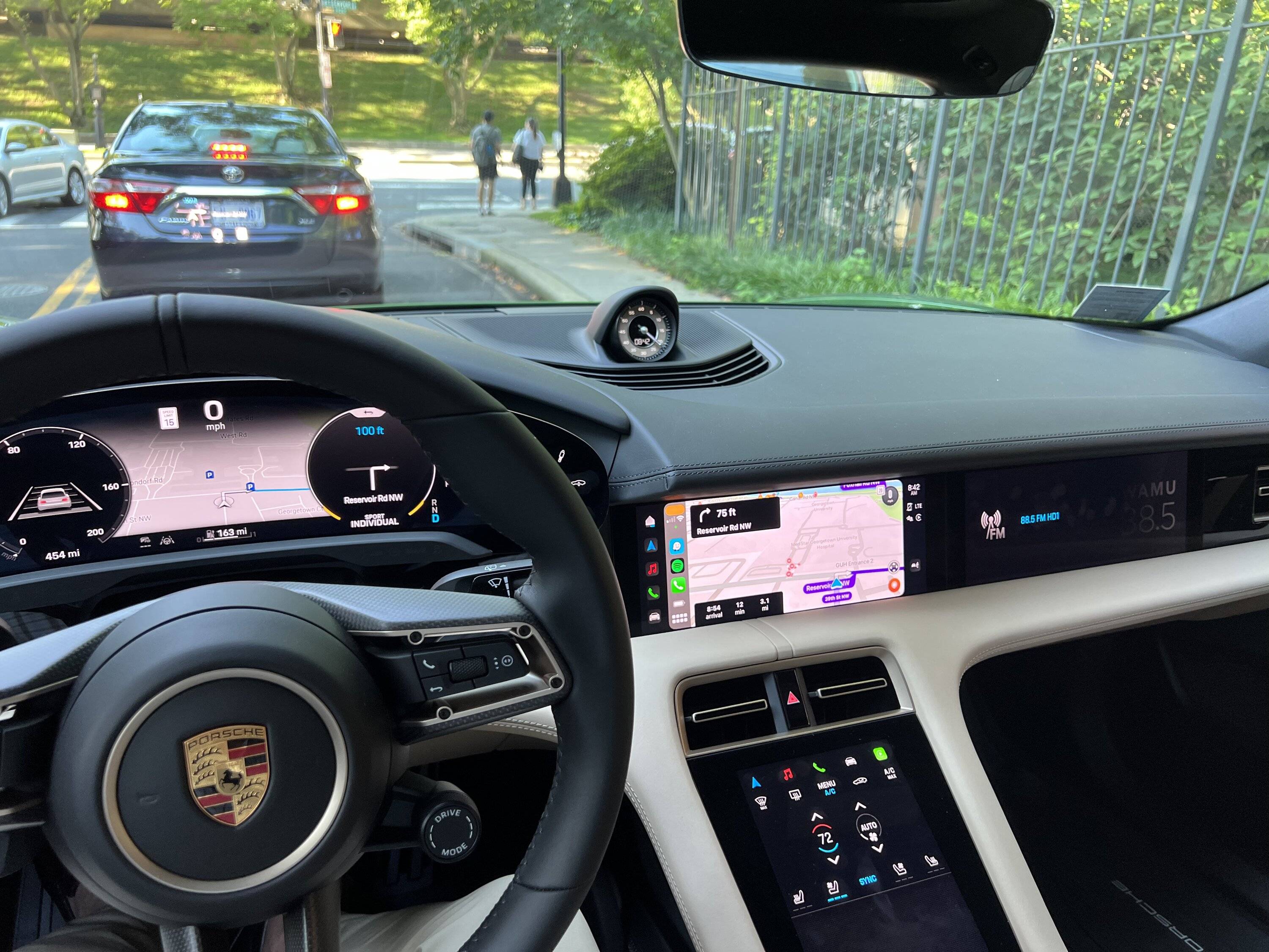 Porsche Taycan CarPlay navigation and PCM navigation at the same time 10944321-0FA3-4137-B973-B7AAAA852258