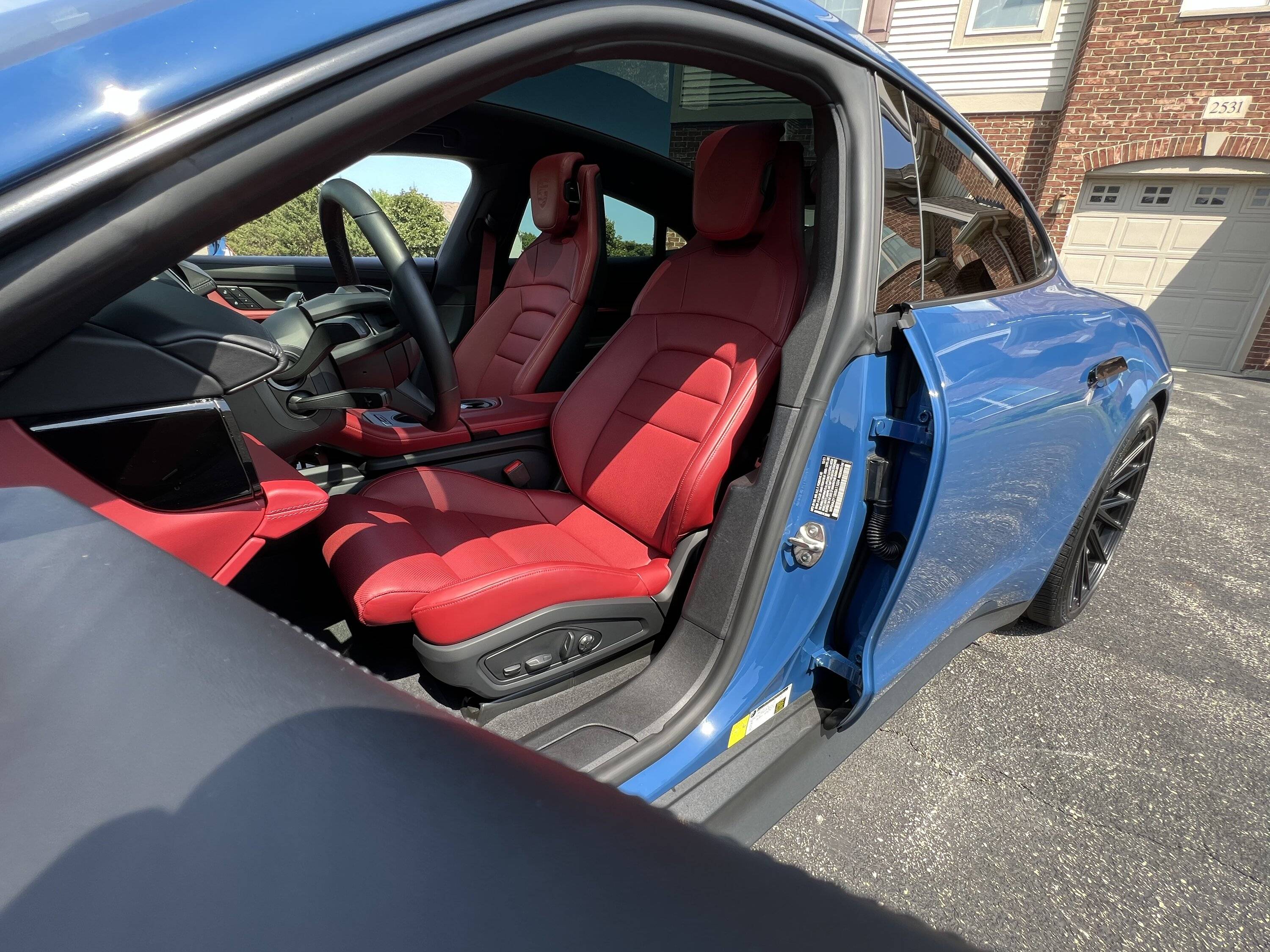 Porsche Taycan NEPTUNE BLUE Taycan Club 26143ED5-5592-49DA-B416-5BD76B8F2DC4