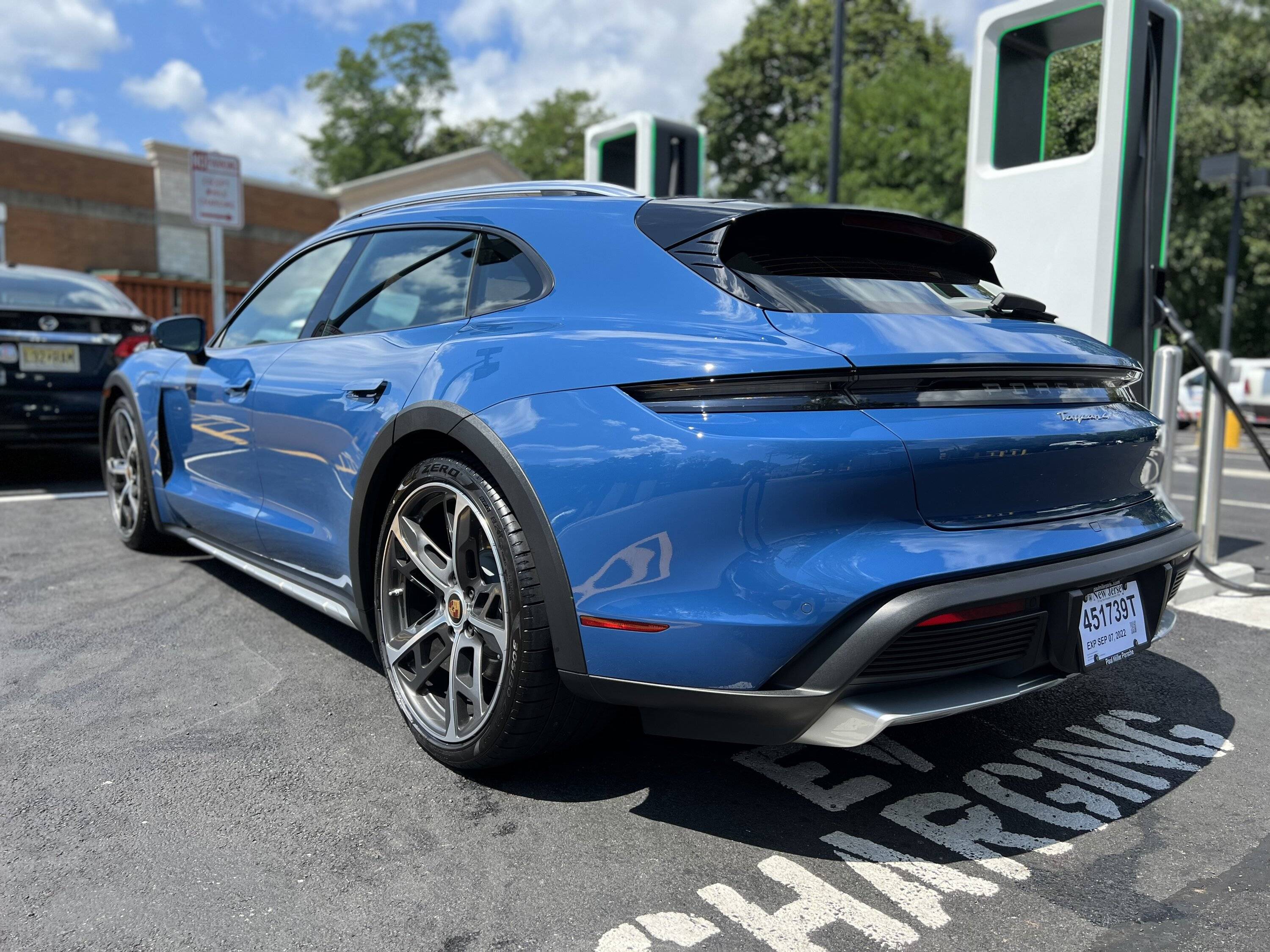 Porsche Taycan NEPTUNE BLUE Taycan Club E8026872-6C0A-42A2-89F9-D0AA8F46EB40