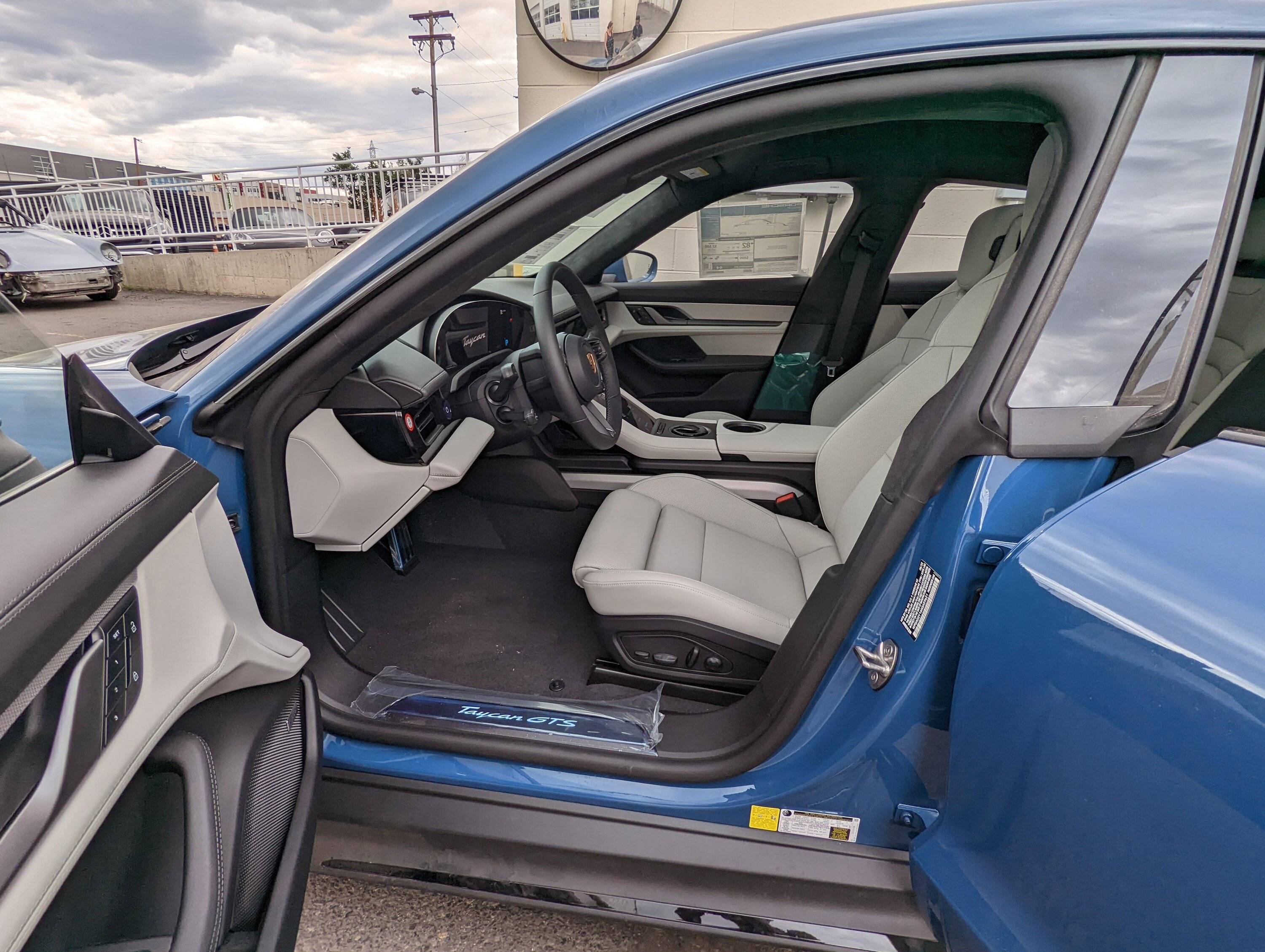 Porsche Taycan NEPTUNE BLUE Taycan Club PXL_20220618_212450112