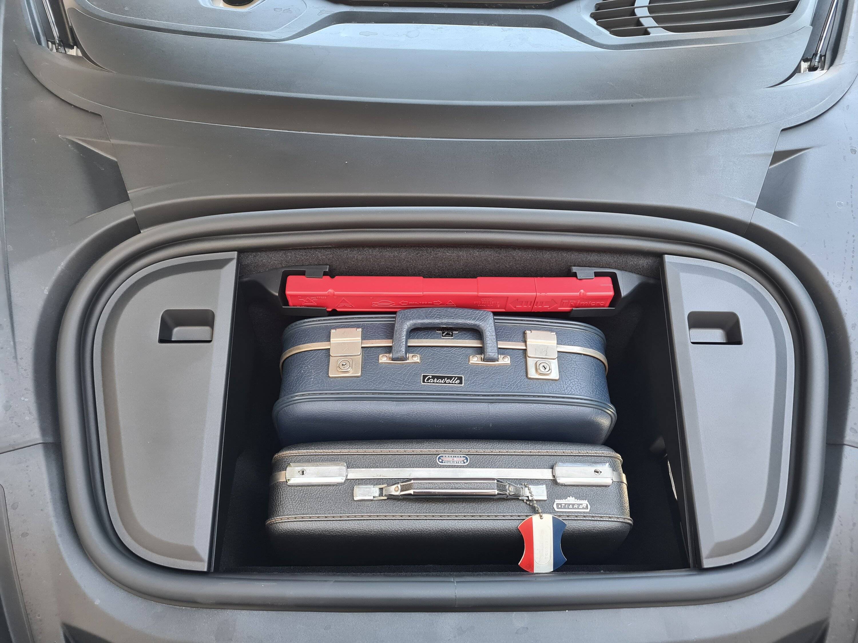 Porsche Taycan Retro frunk luggage 20220810_174004