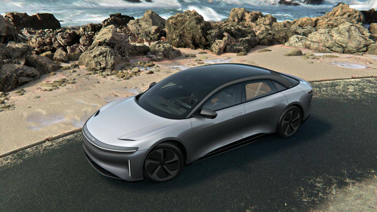 Porsche Taycan Cross shopping w Lucid Lucid Air-4