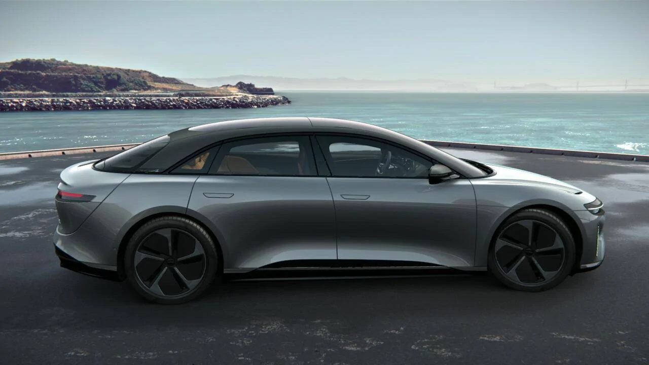 Porsche Taycan Cross shopping w Lucid Lucid Air