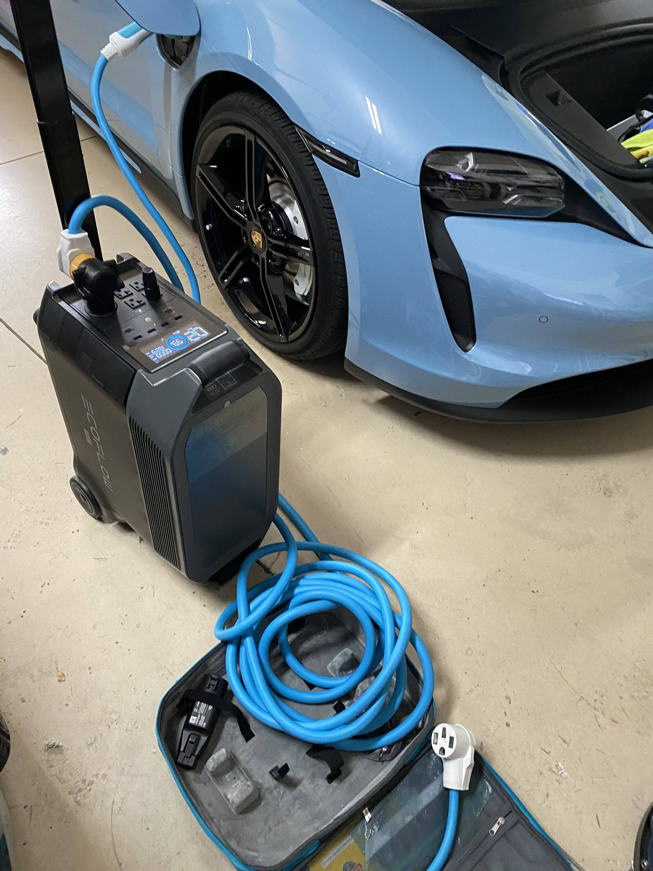 Porsche Taycan Taycan charging from solar generator 3.6K battery (EcoFlow Delta Max Pro) 5FD1D62B-E7D0-4DBA-BC4F-6499465530F7