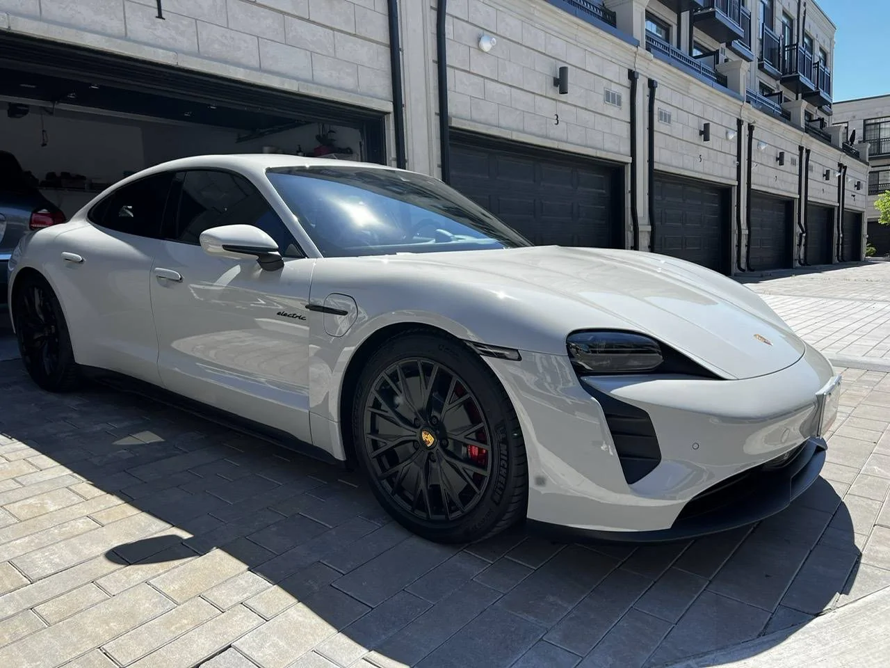 Porsche Taycan Taycan Turbo S Aero Design Wheels painted in satin Black same as Taycan Turbo Aero Wheels? 14203900-743F-4BFA-951A-7E6165283362