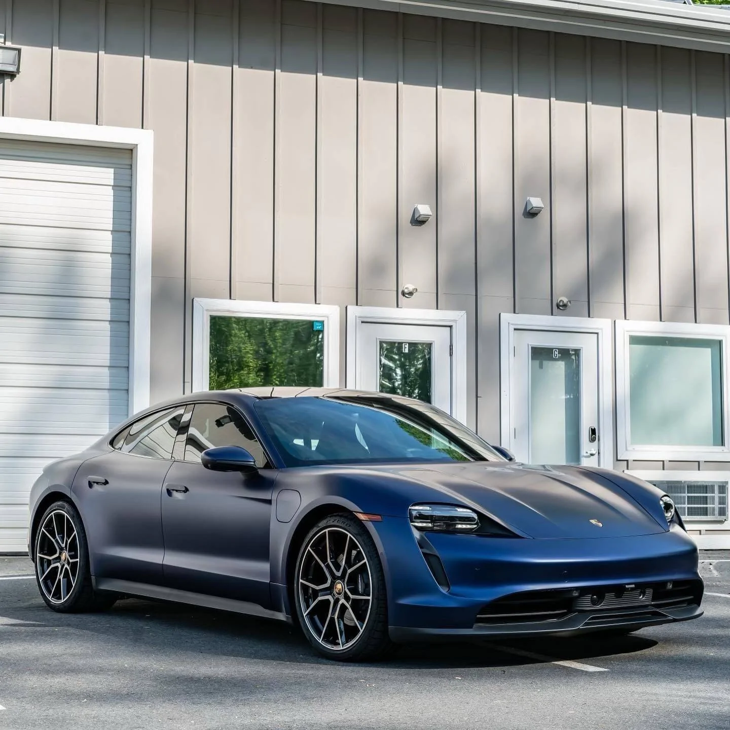 Porsche Taycan Gentian Blue Metallic - Will it Look Purplish? Car1