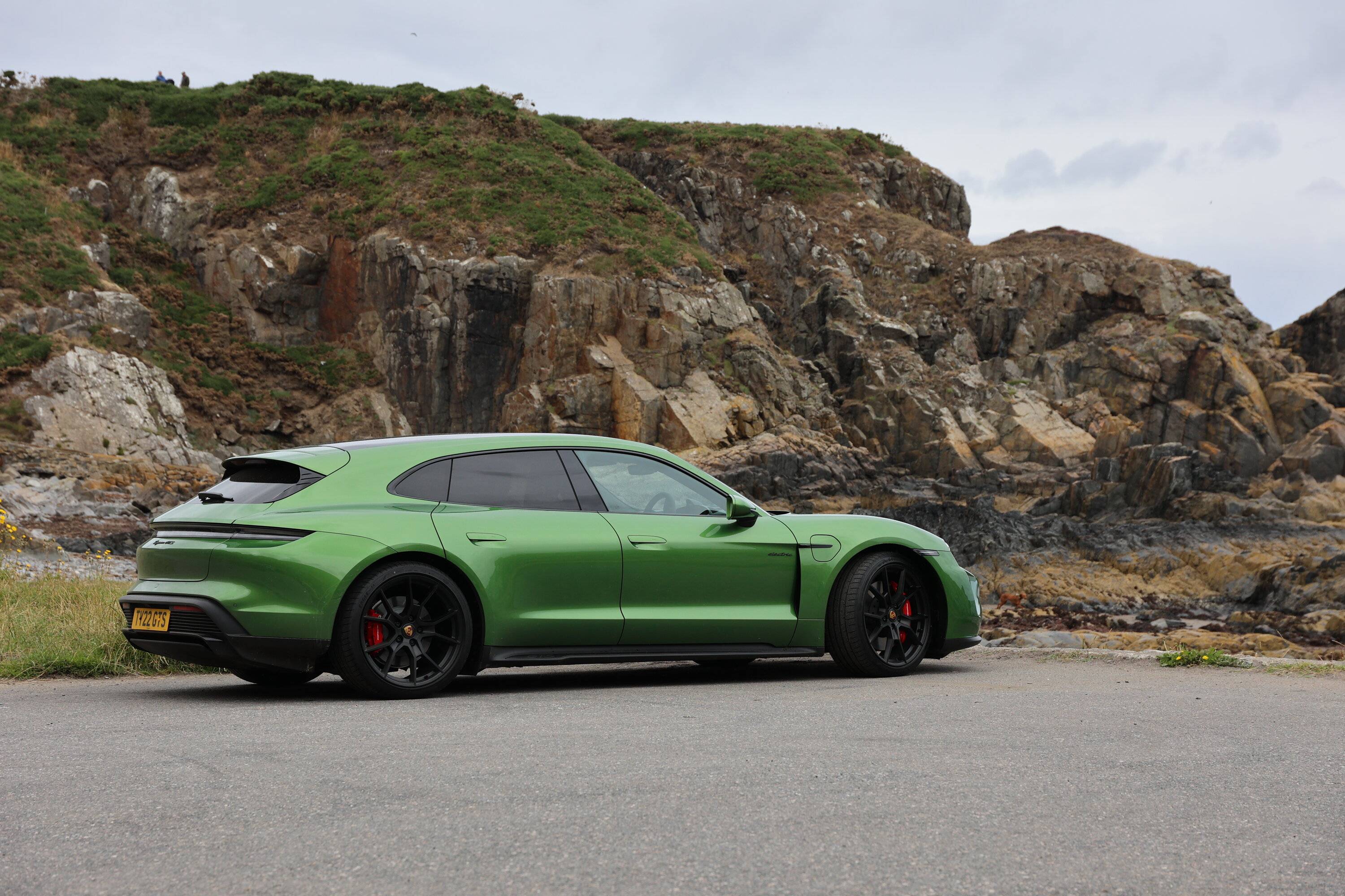Porsche Taycan MAMBA GREEN Taycan Club C3C14467-4926-4786-B7F5-A99FADCDAD83