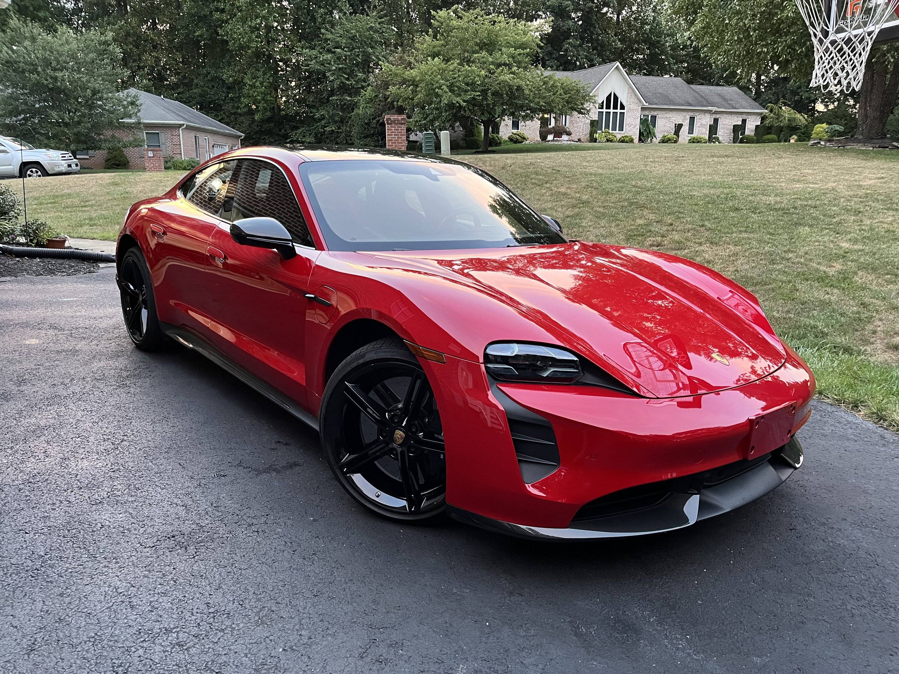 Porsche Taycan CARMINE RED Taycan Club A8CC1CDE-979D-43EB-B462-551B17BD04B7