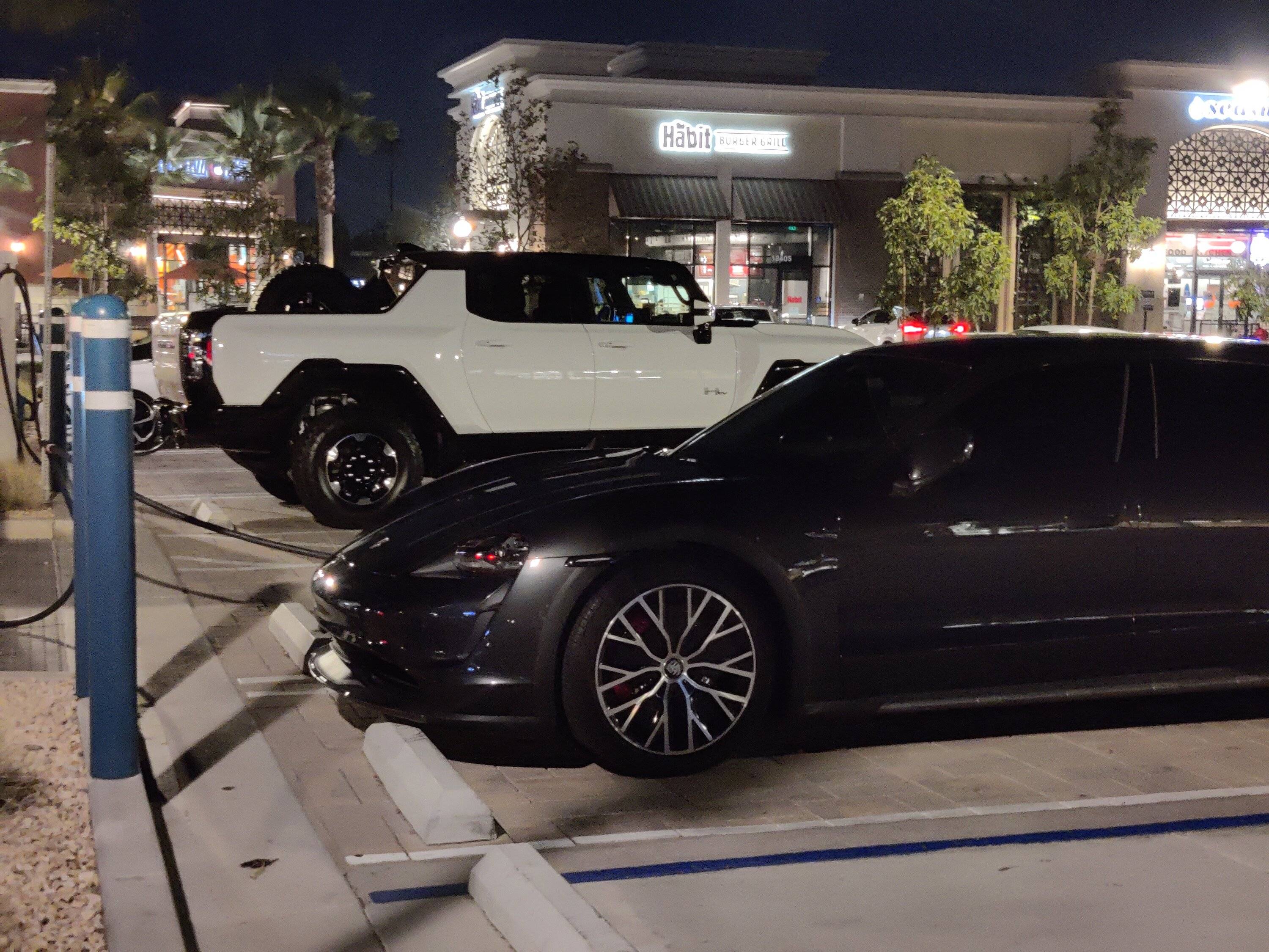 Porsche Taycan Taycan CT vs Hummer EV IMG_20220801_204246