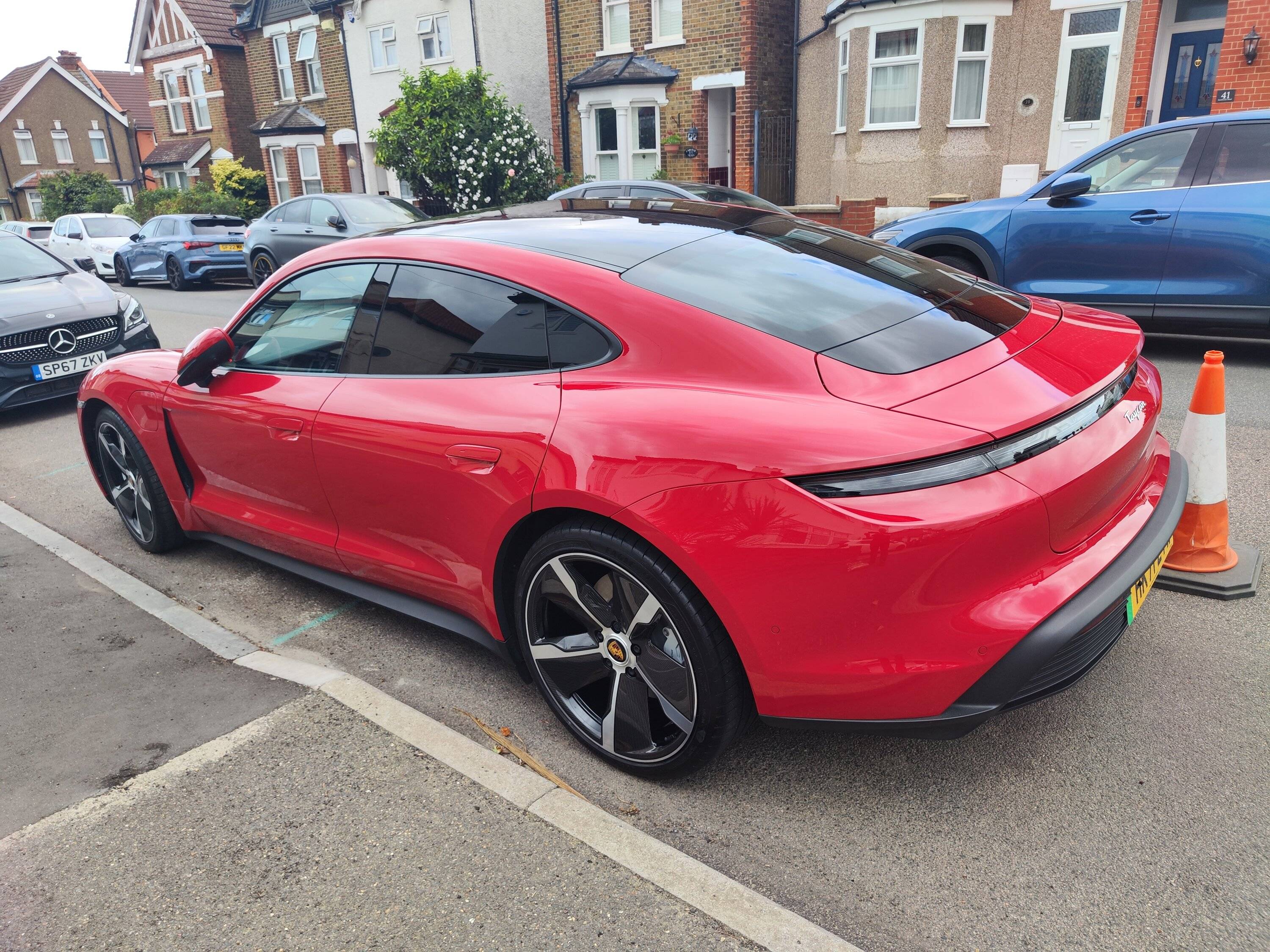 Porsche Taycan CARMINE RED Taycan Club IMG_20220822_163002