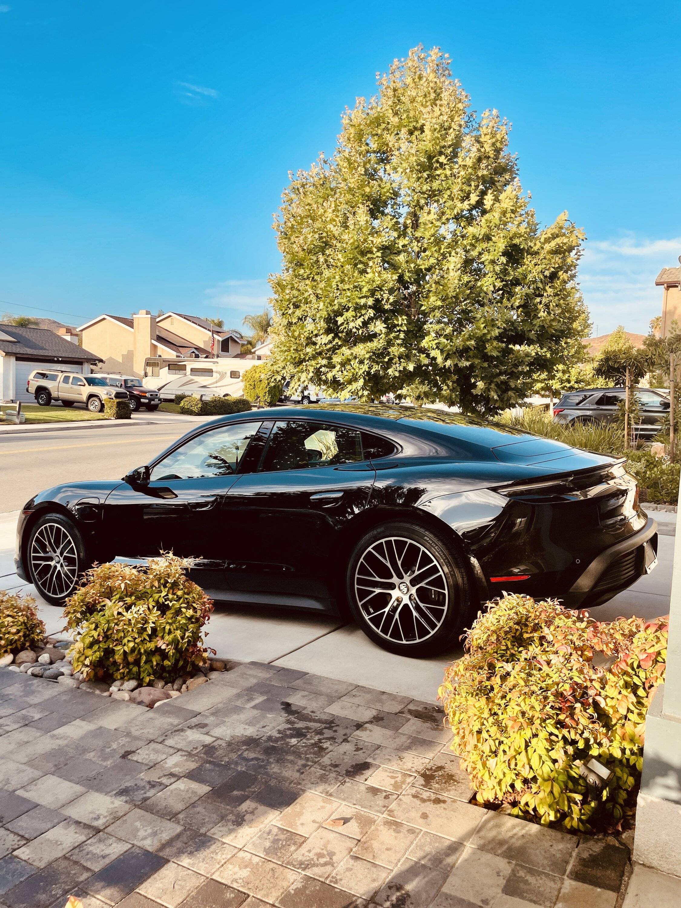 Porsche Taycan BLACK / JET BLACK Taycan Club E9CF76A2-485A-4088-8E98-7A947324FAFB