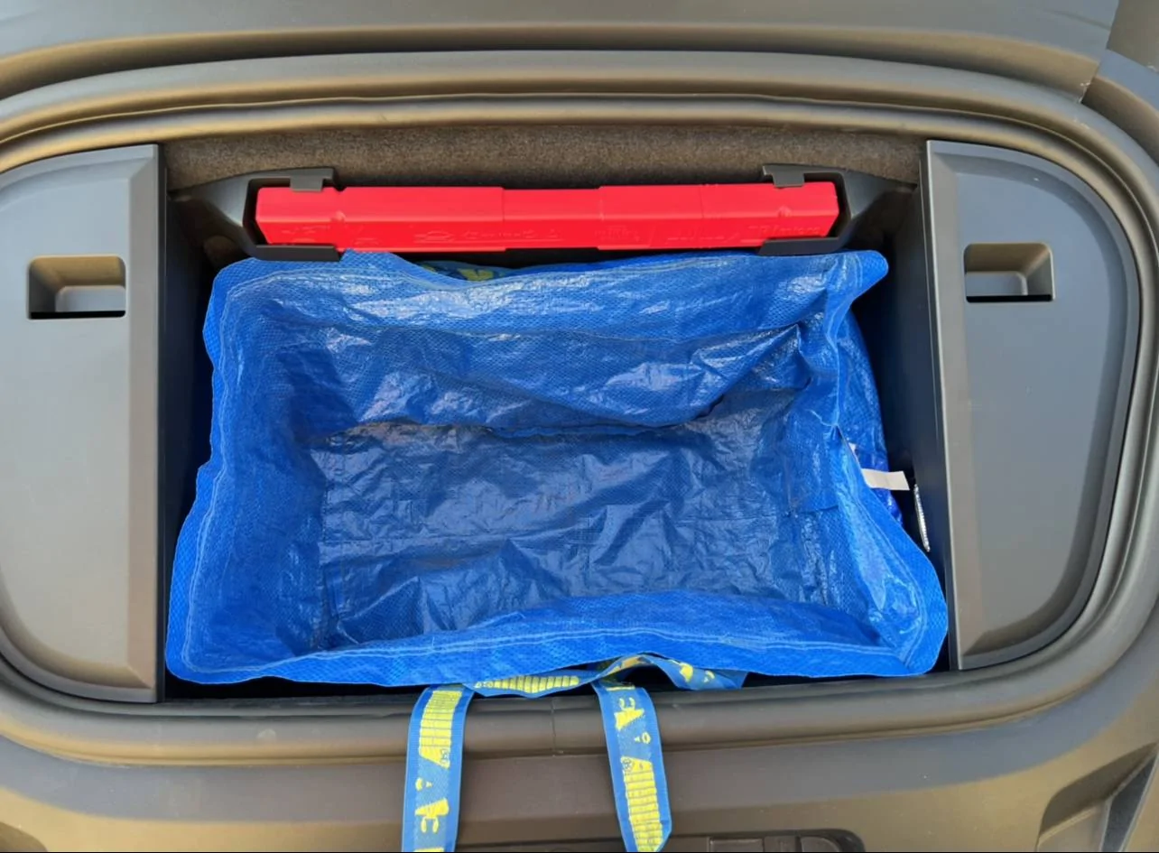 Porsche Taycan Have we done this already? Ikea shopping bag as frunk liner B0232906-C3A8-4A1D-BCF4-7633DBDBE75E