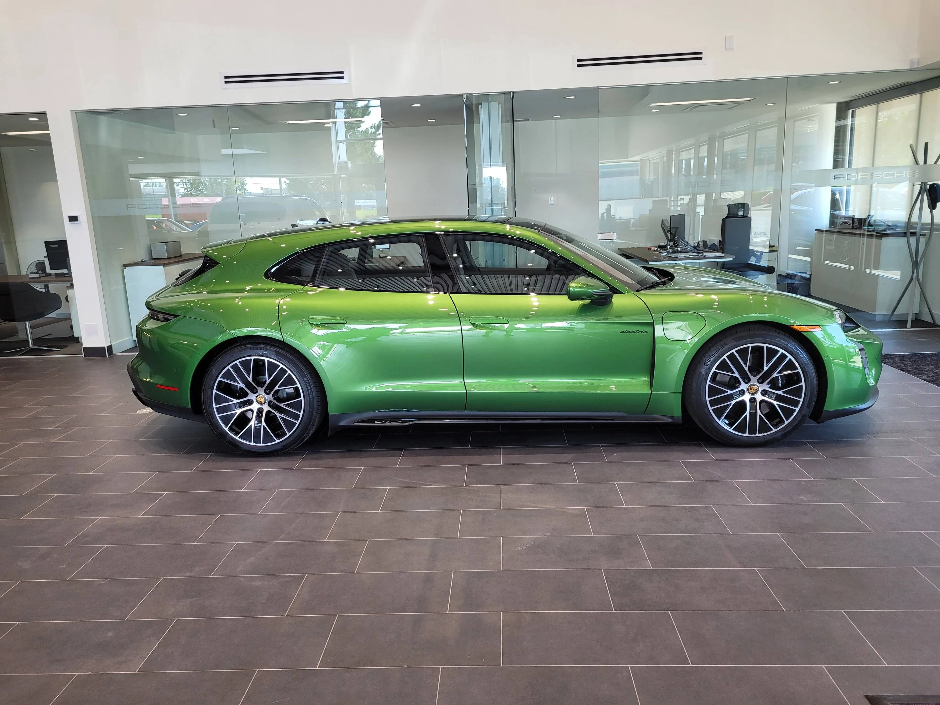 Porsche Taycan MAMBA GREEN Taycan Club 20220820_125439