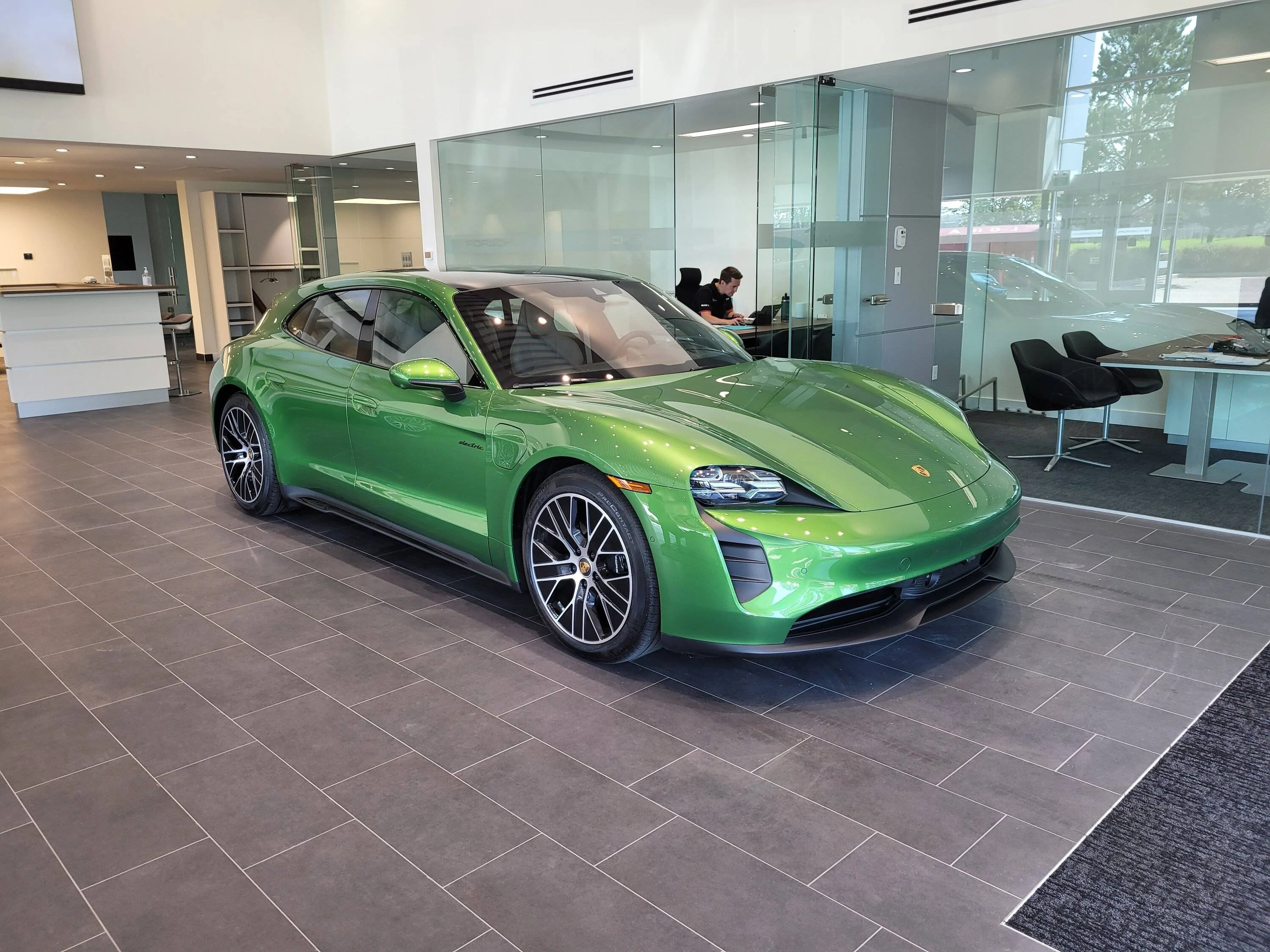 Porsche Taycan MAMBA GREEN Taycan Club 20220820_125451