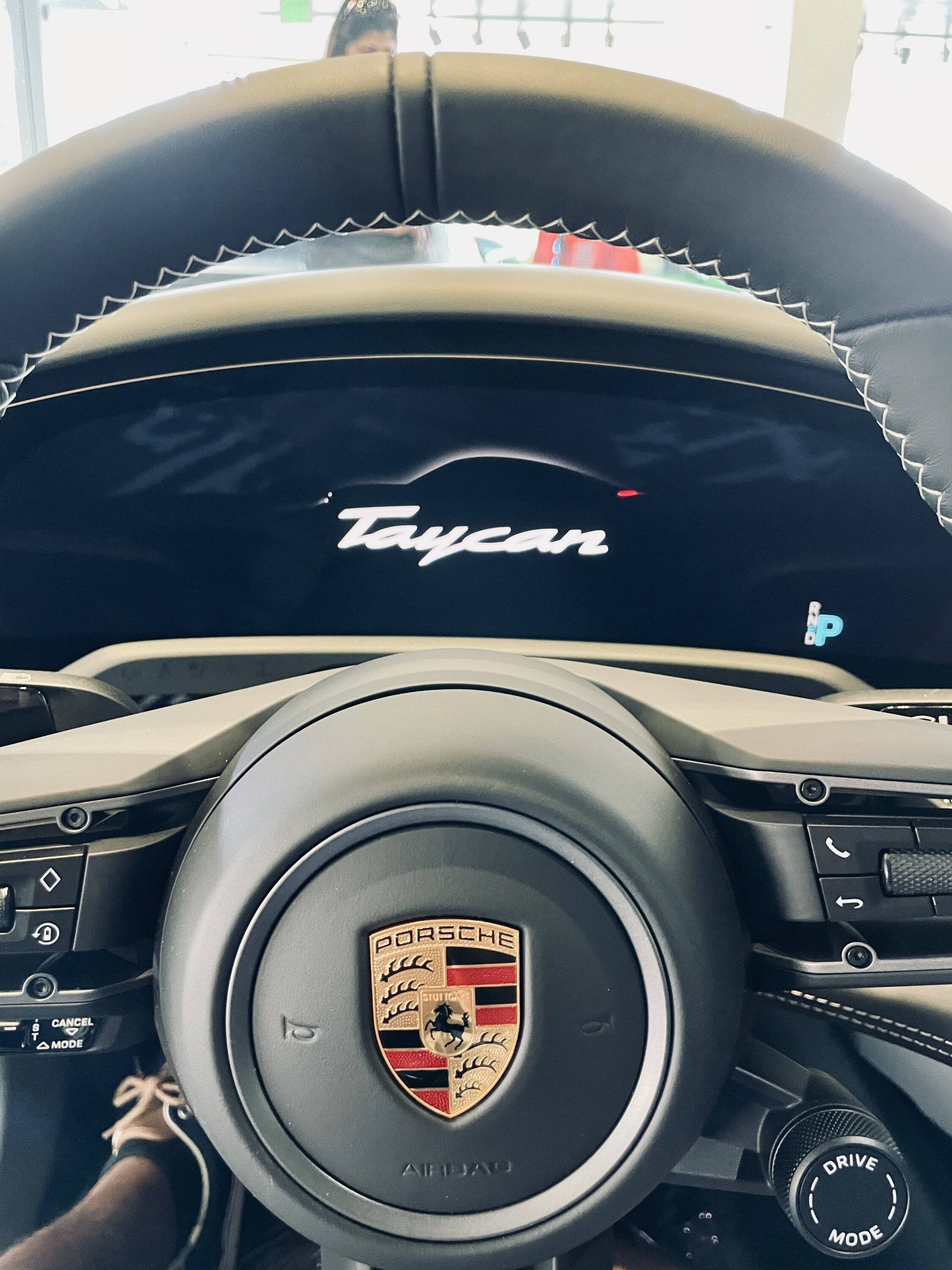 Porsche Taycan BLACK / JET BLACK Taycan Club AFEE9511-56D9-4465-AB08-8839EBC0A48E
