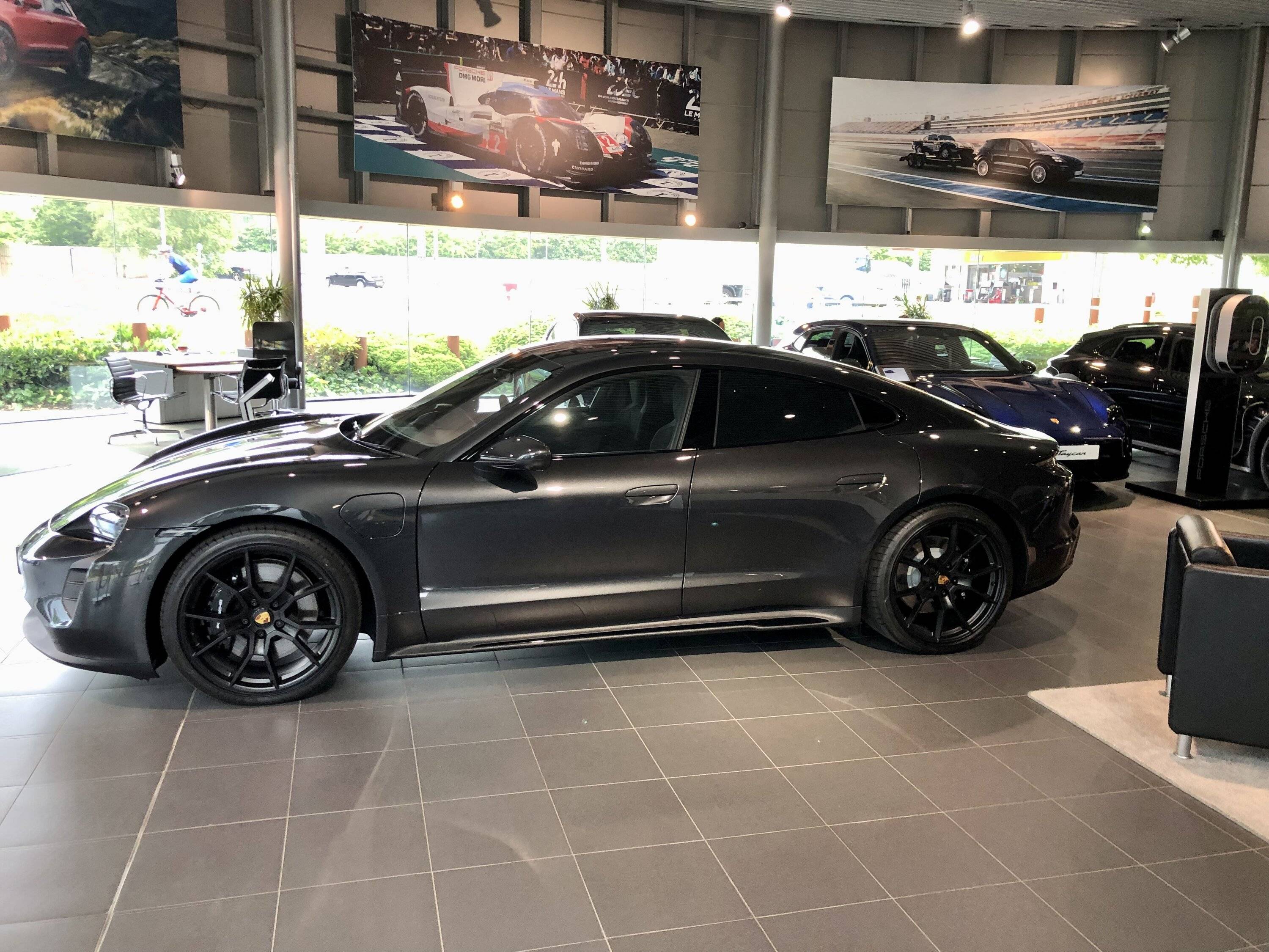 Porsche Taycan VOLCANO GREY Taycan Club D04741EF-9127-4DF2-85EE-2928B2EBFF61