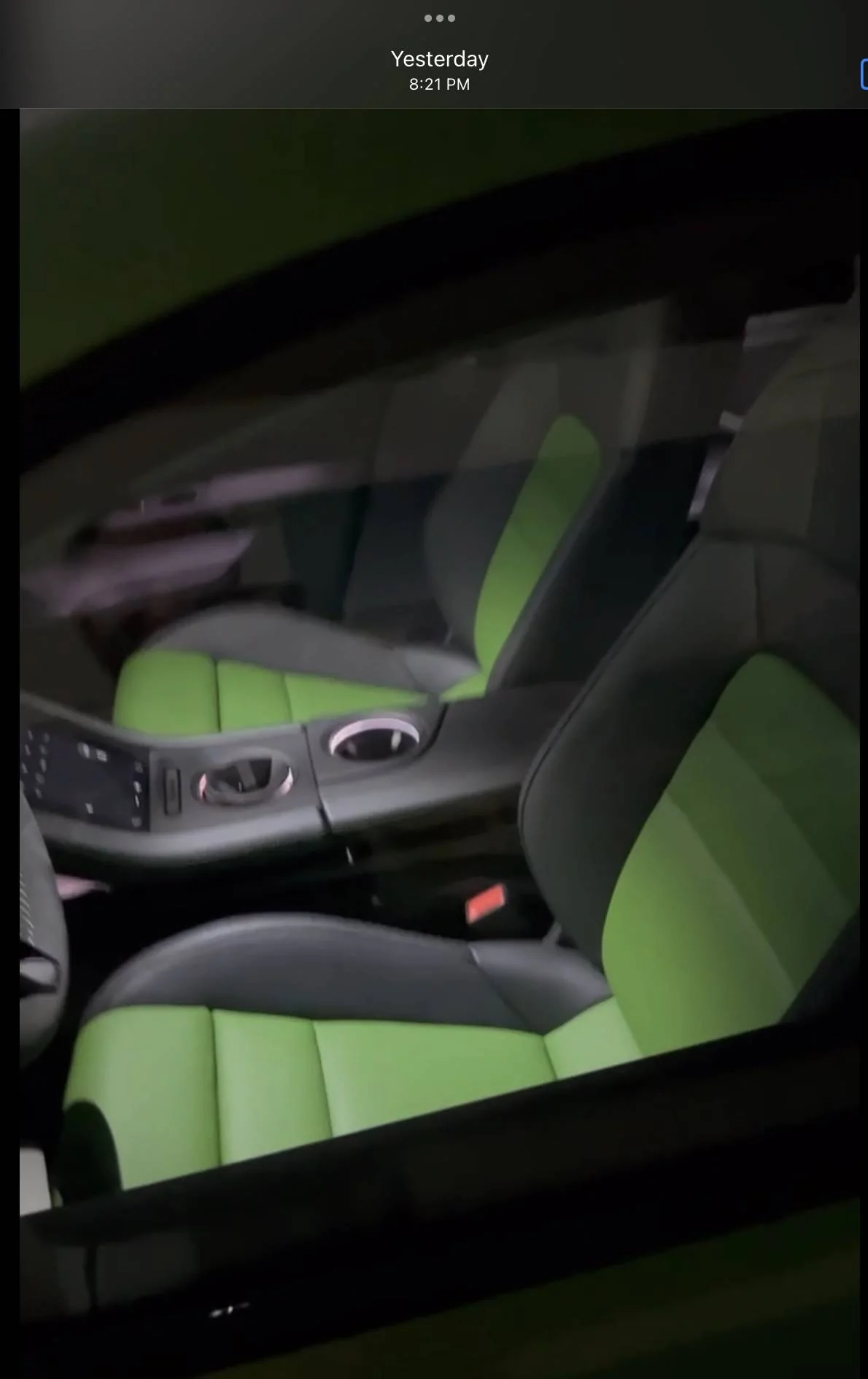 Porsche Taycan MAMBA GREEN Taycan Club 8202D621-34BB-4A0E-B402-EAAD43604A83