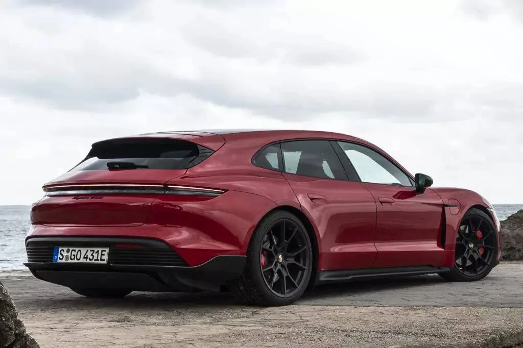 Porsche Taycan Silverstone PEC day / Taycan GTS ST / why Carmine Red is a no 1661710764772