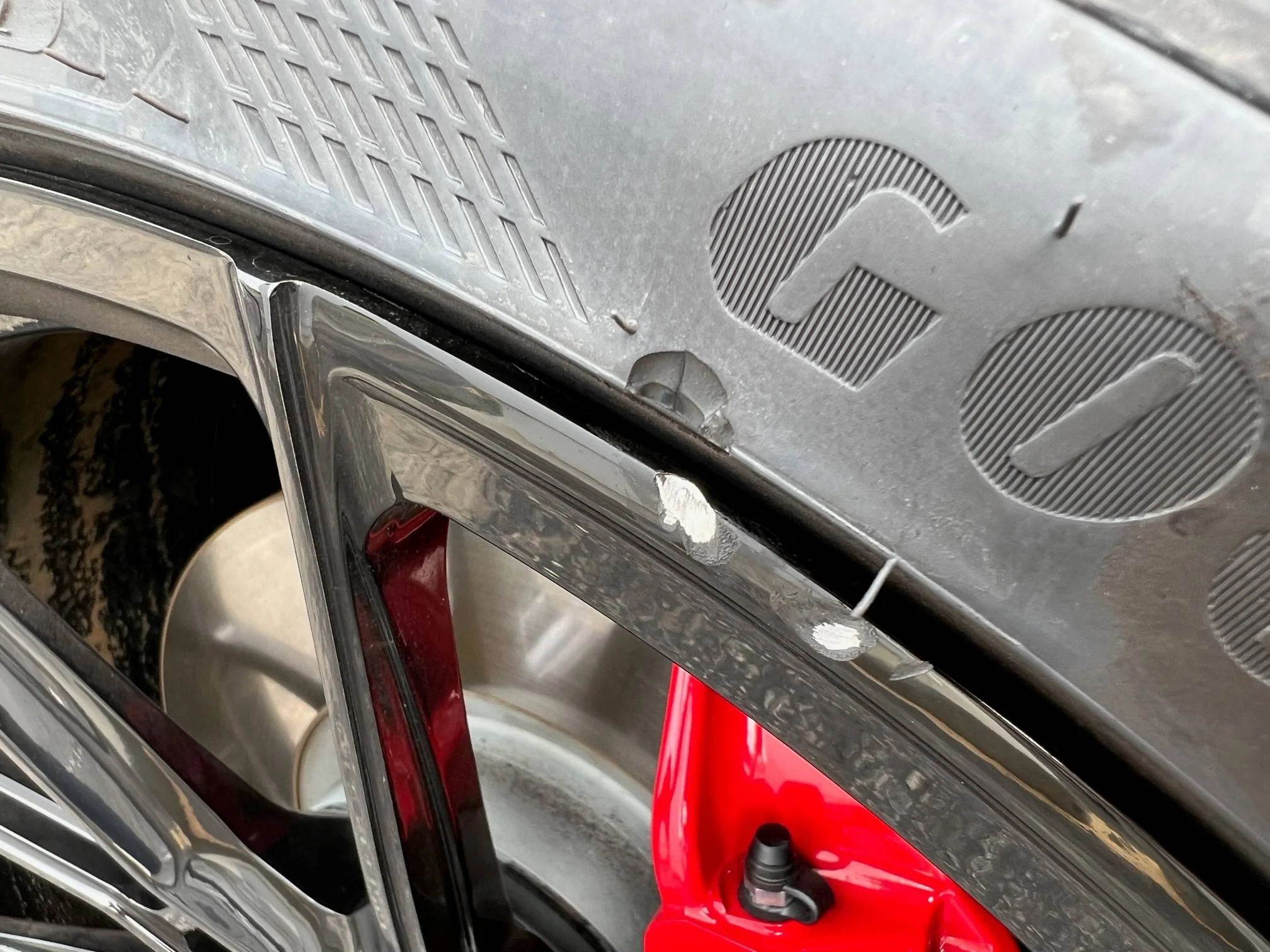 Porsche Taycan Strange wheel rim ding wheel