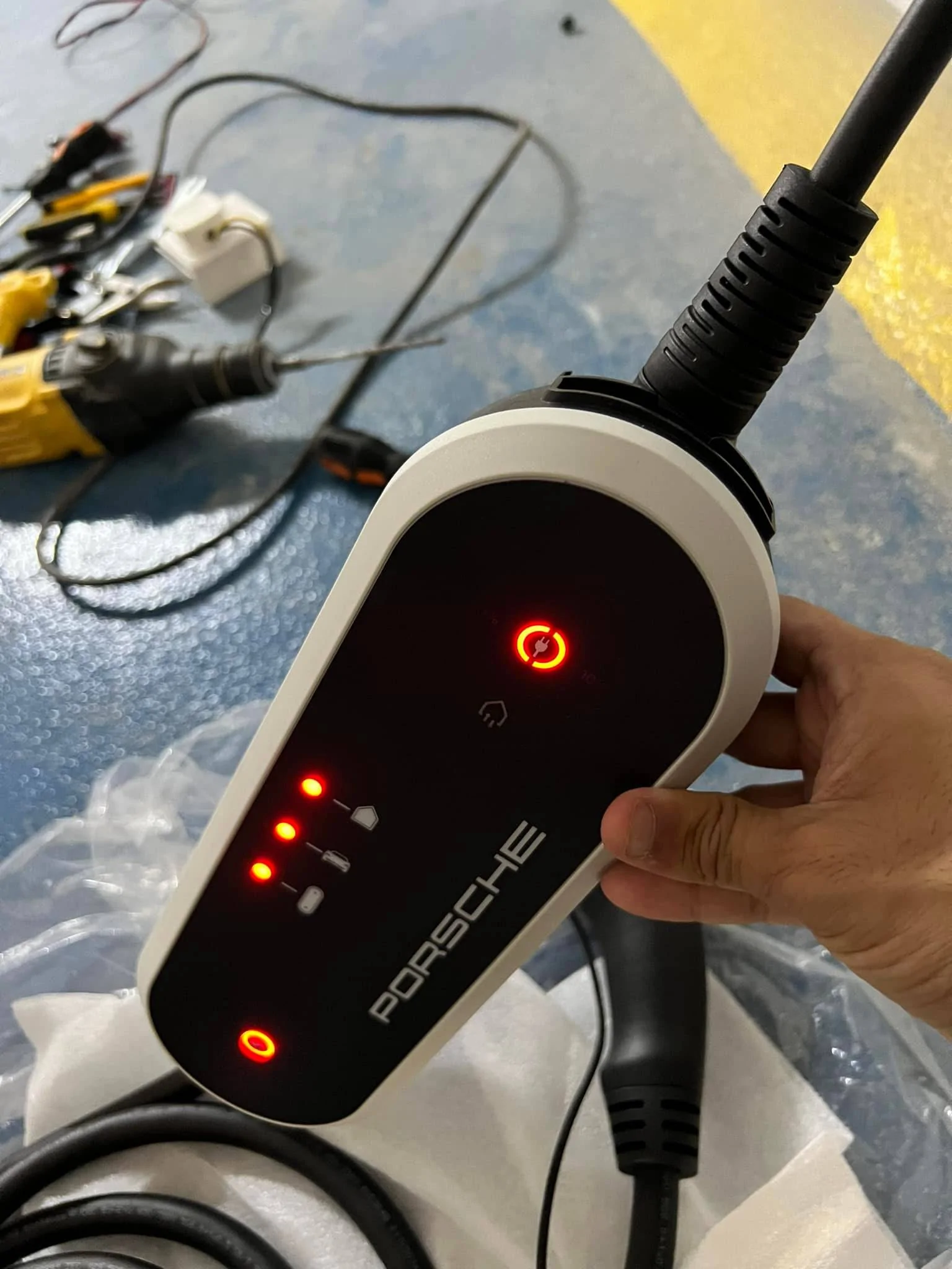 Porsche Taycan Urgent - Porsche Mobile Charger shows red on first installation ? 302715284_10166590498475262_8164884080467352450_n