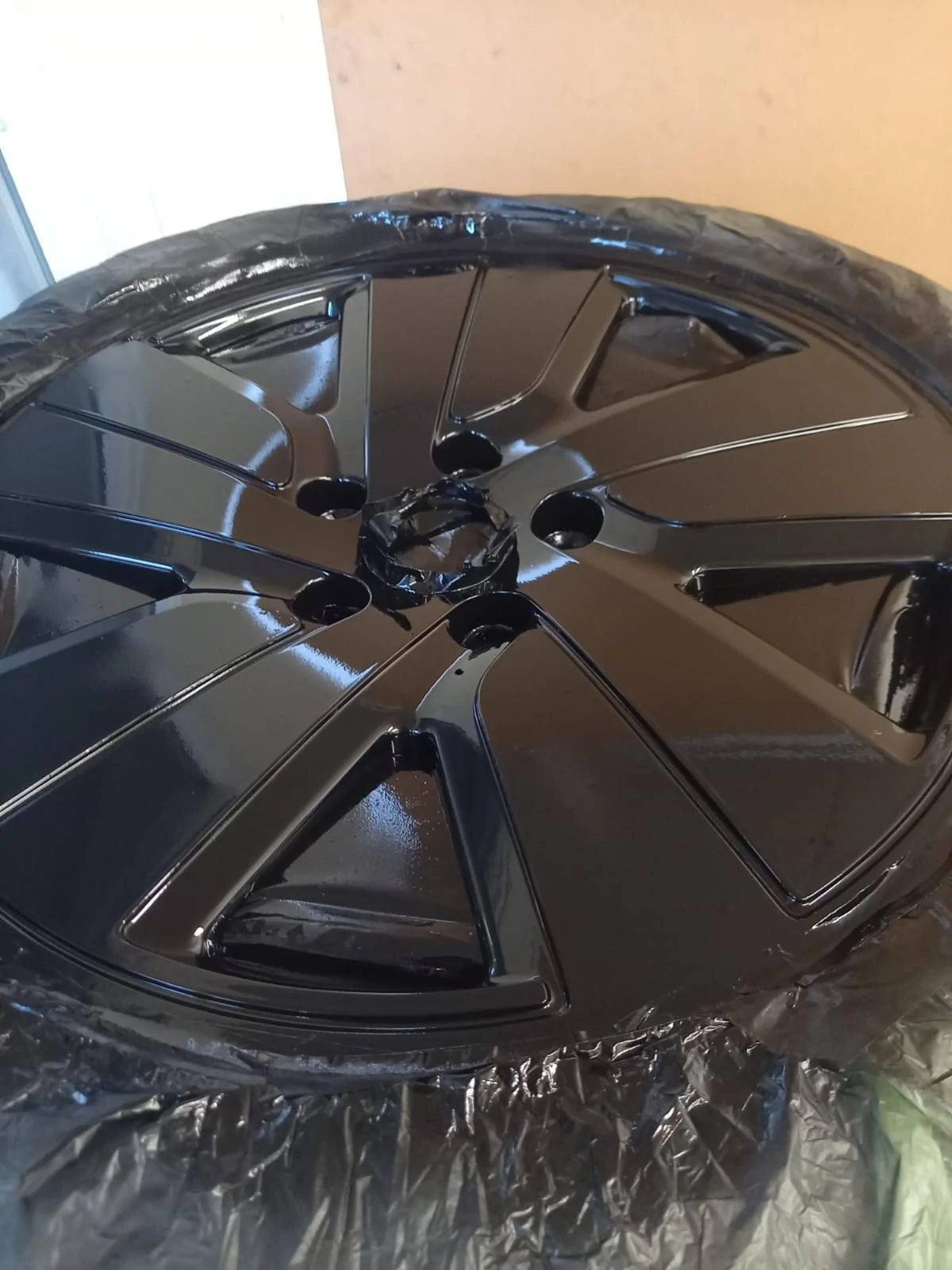 Porsche Taycan Stock 19 Wheels ... ugly but ! 1661953536825