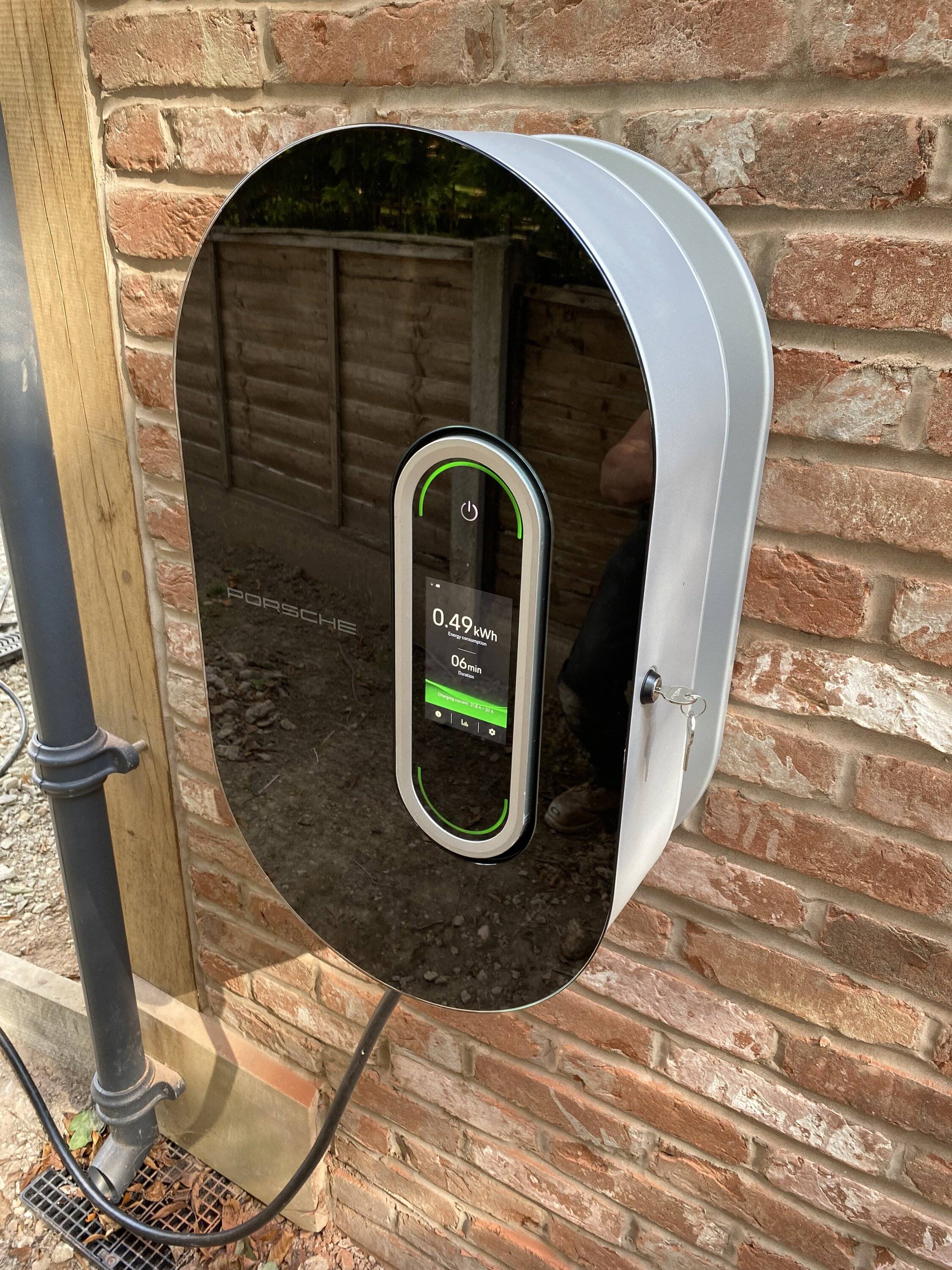 Porsche Taycan Help - Porsche Charger Connect installation 17882406-D7A0-4B48-B1E0-288912BC8F52