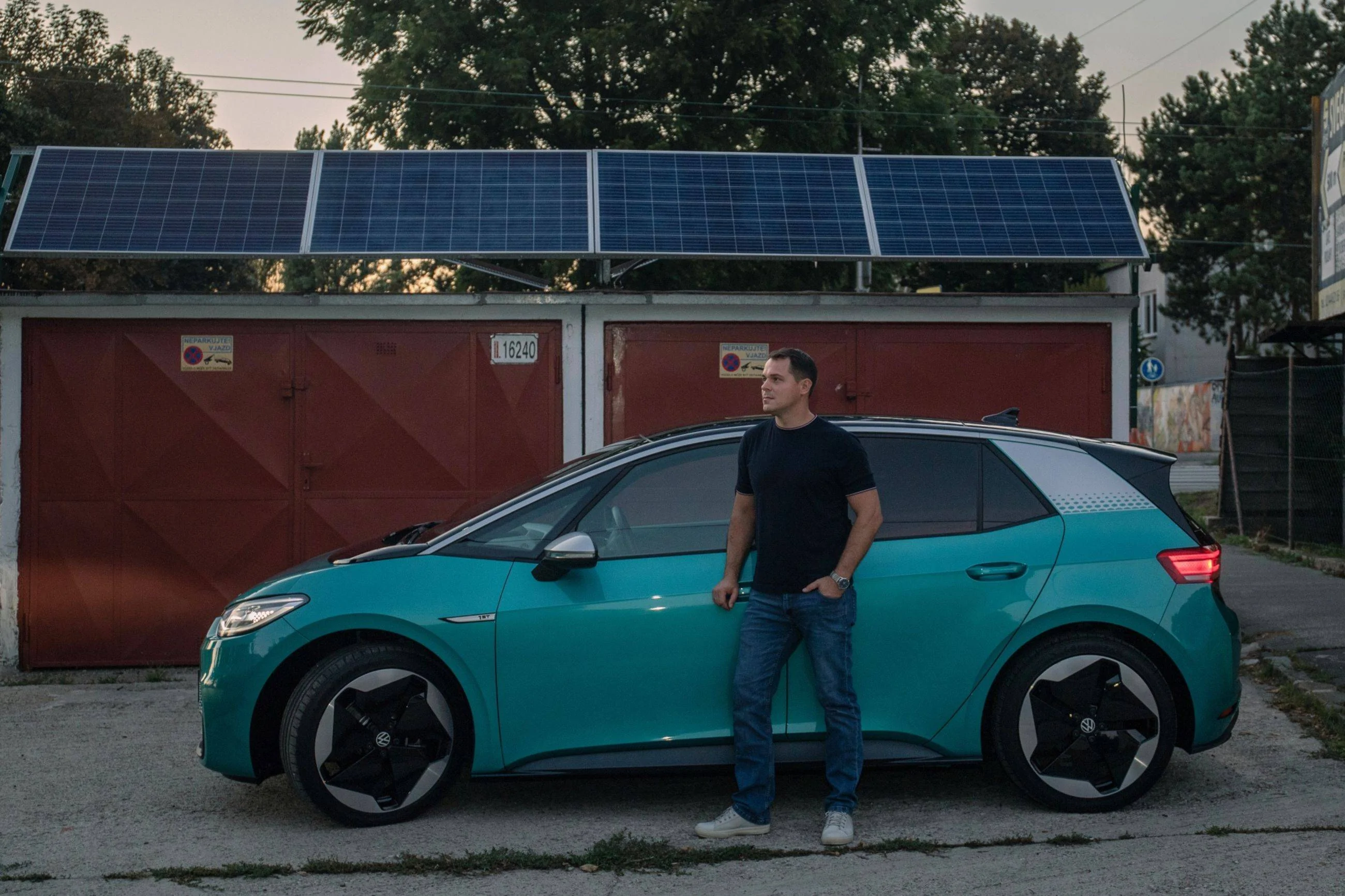 Porsche Taycan Bloomberg Article About VW Software Problems 2600x-1