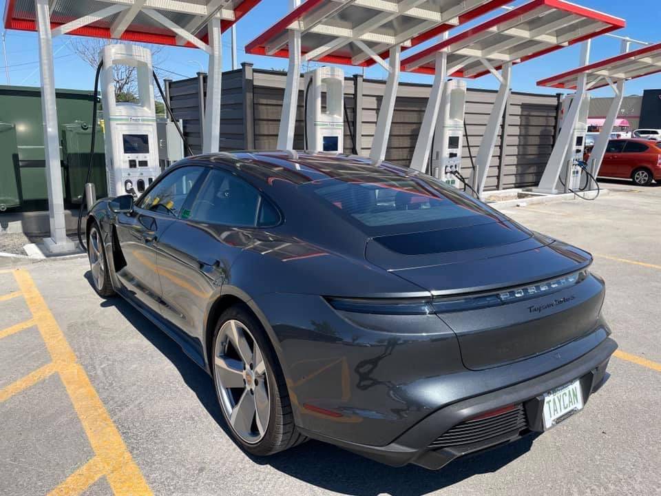 Porsche Taycan Charging ettiquette - Unplugging another car FA0B020B-D6A2-4105-9415-70AB4A37F7A5
