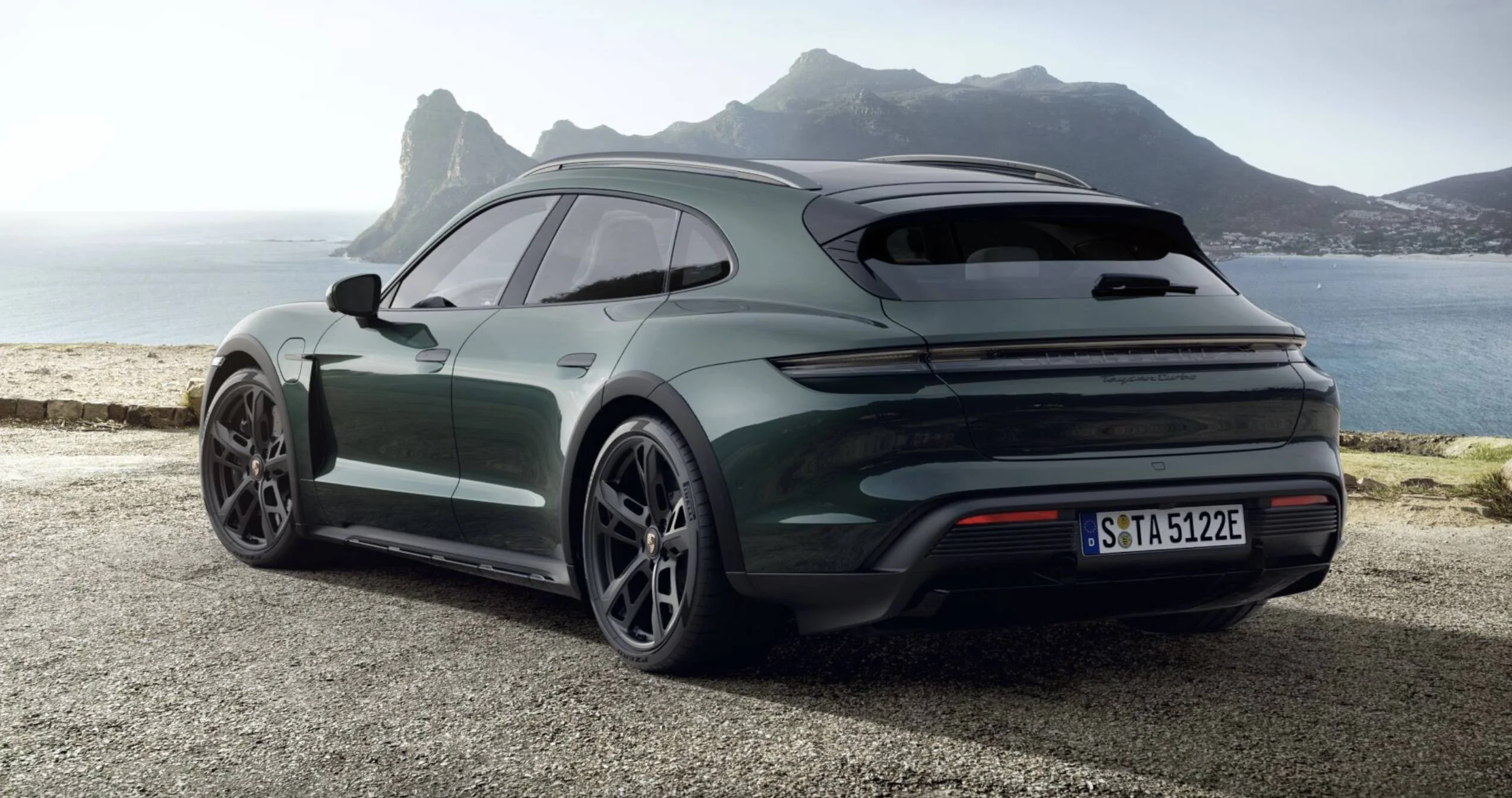 Porsche Taycan Forest Green Metallic F6D75164-E63F-413B-8EED-29389533699B