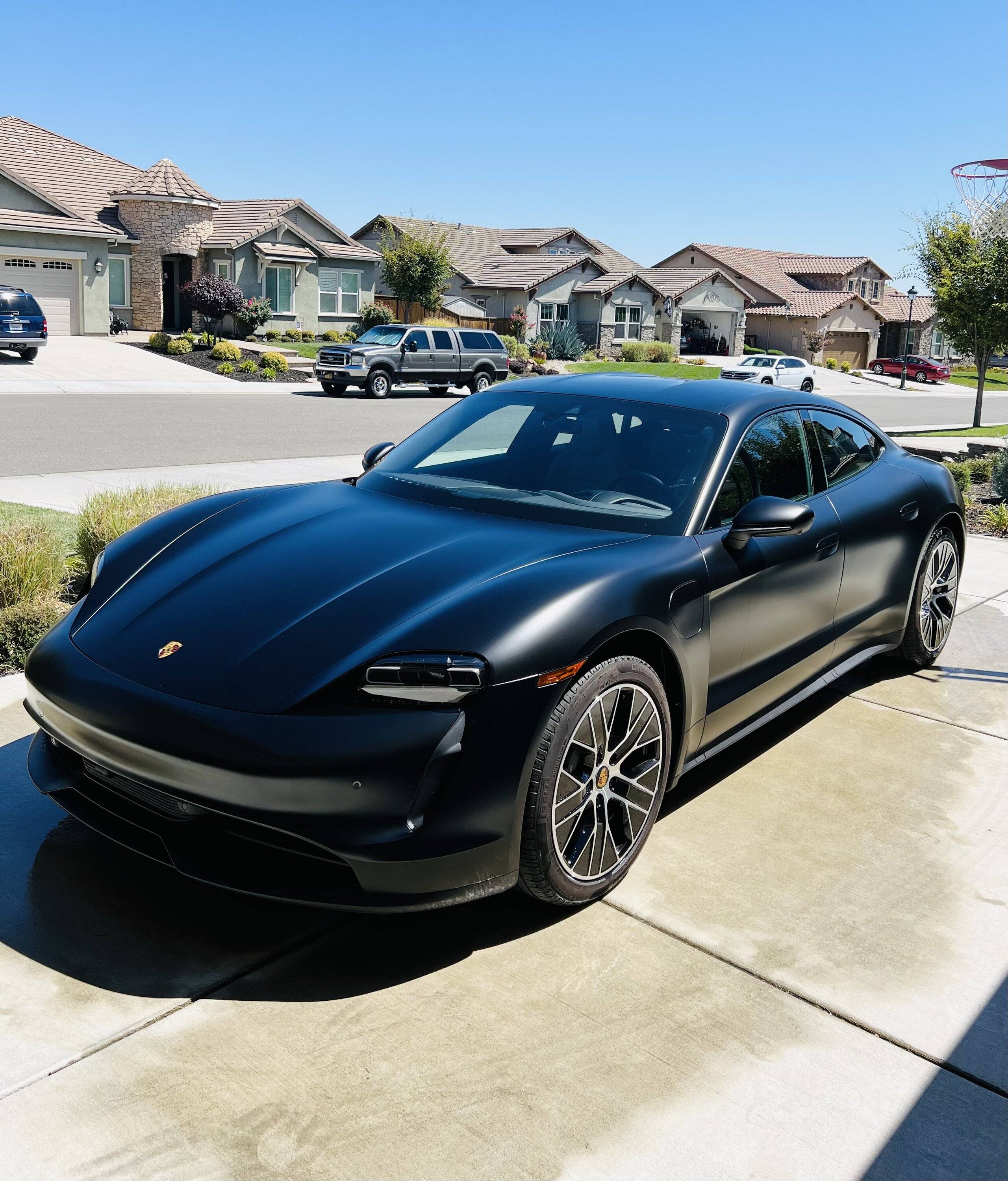 Porsche Taycan Taycan colour -- metallic black or Mamba Green 4AA1E257-D1AC-486C-9EA7-615B07B4E677