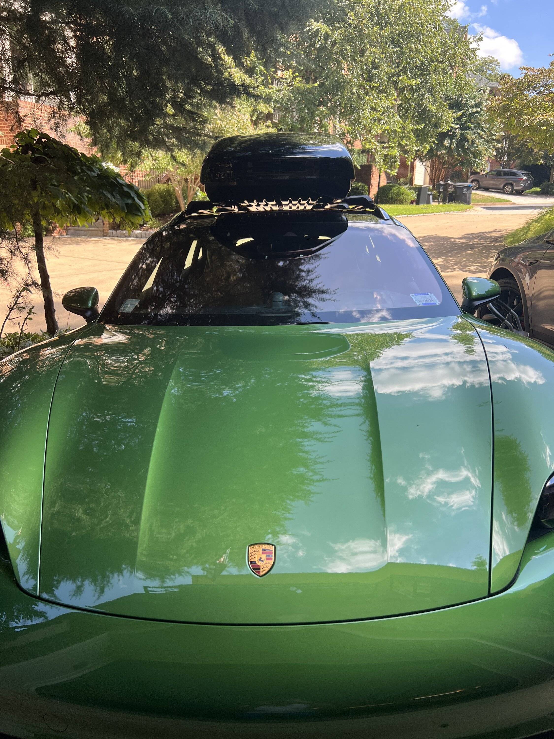Porsche Taycan Taycan CT4 w/ 2021 vs 2022 Thule Wingbar Edge , Thule Vector M roofbox 70666910-7D0B-4BB3-852E-BE255B7E0F0D
