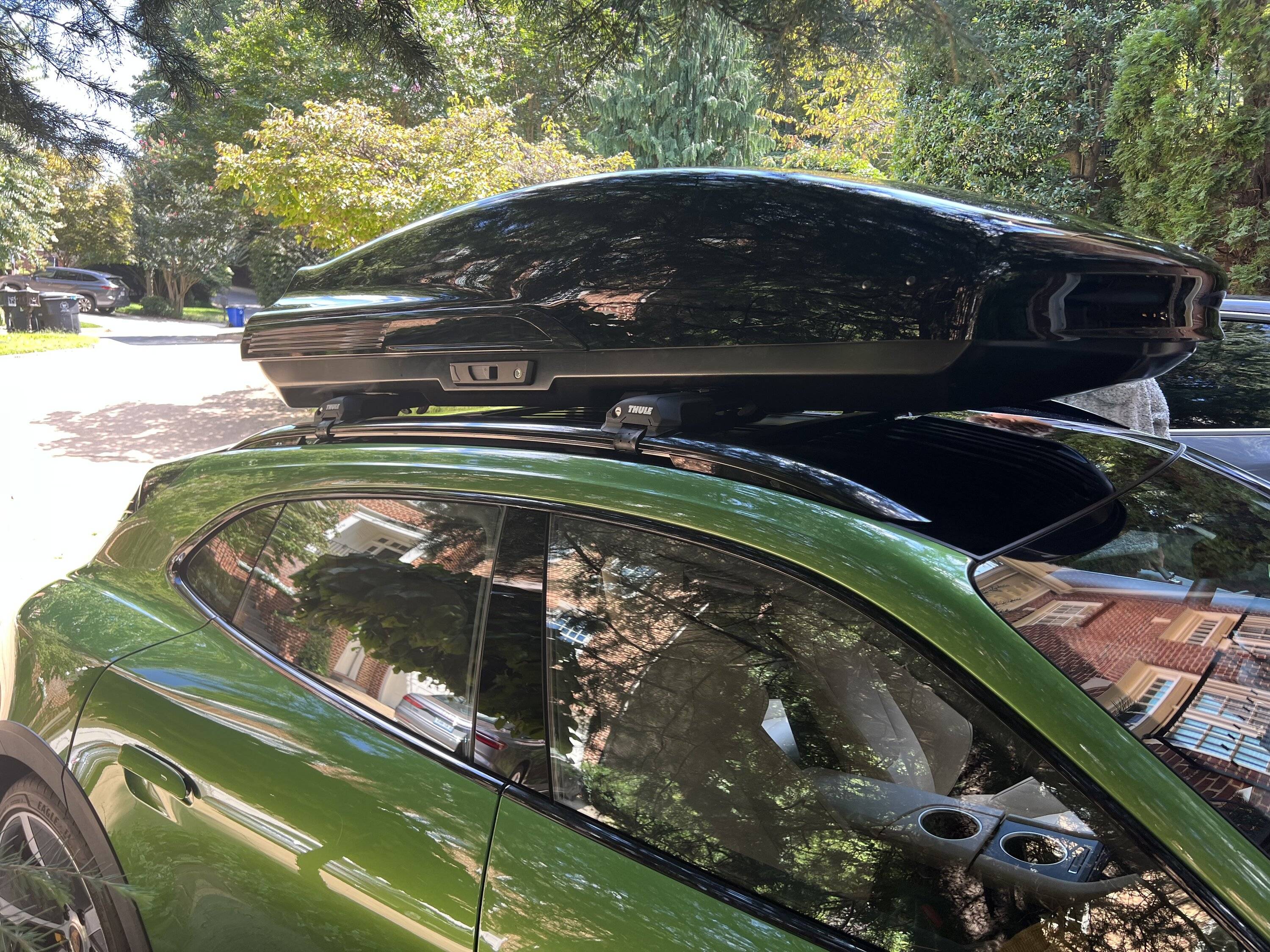 Porsche Taycan Taycan CT4 w/ 2021 vs 2022 Thule Wingbar Edge , Thule Vector M roofbox D6FCDE7C-2A06-477F-86F4-0895DB57709D
